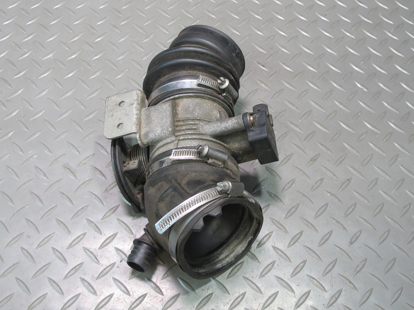 97-99 BMW E36/7 Z3 1.9L M44 Throttle Body w Boot & Valve Switch Assembly OEM