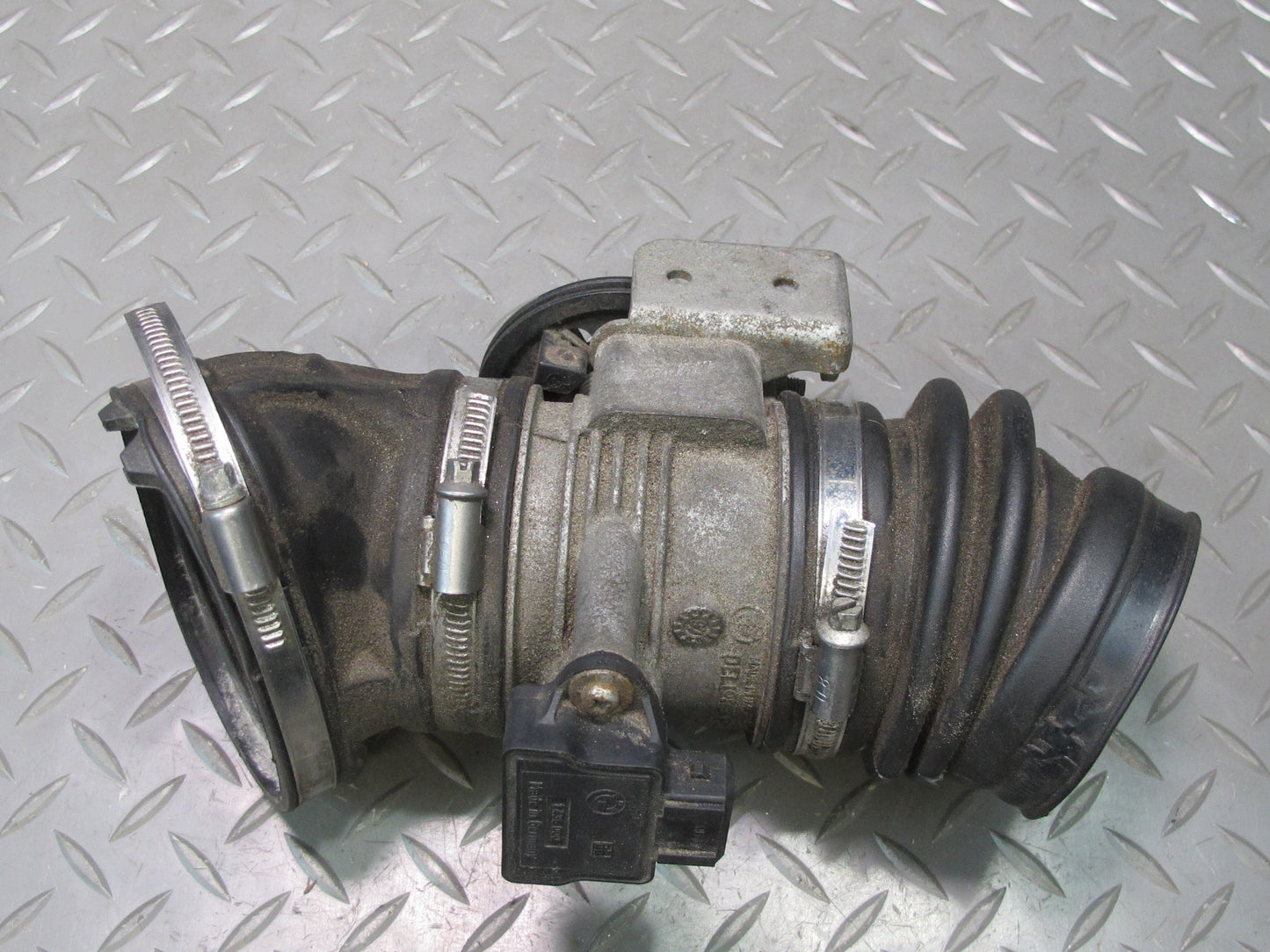 97-99 BMW E36/7 Z3 1.9L M44 Throttle Body w Boot & Valve Switch Assembly OEM