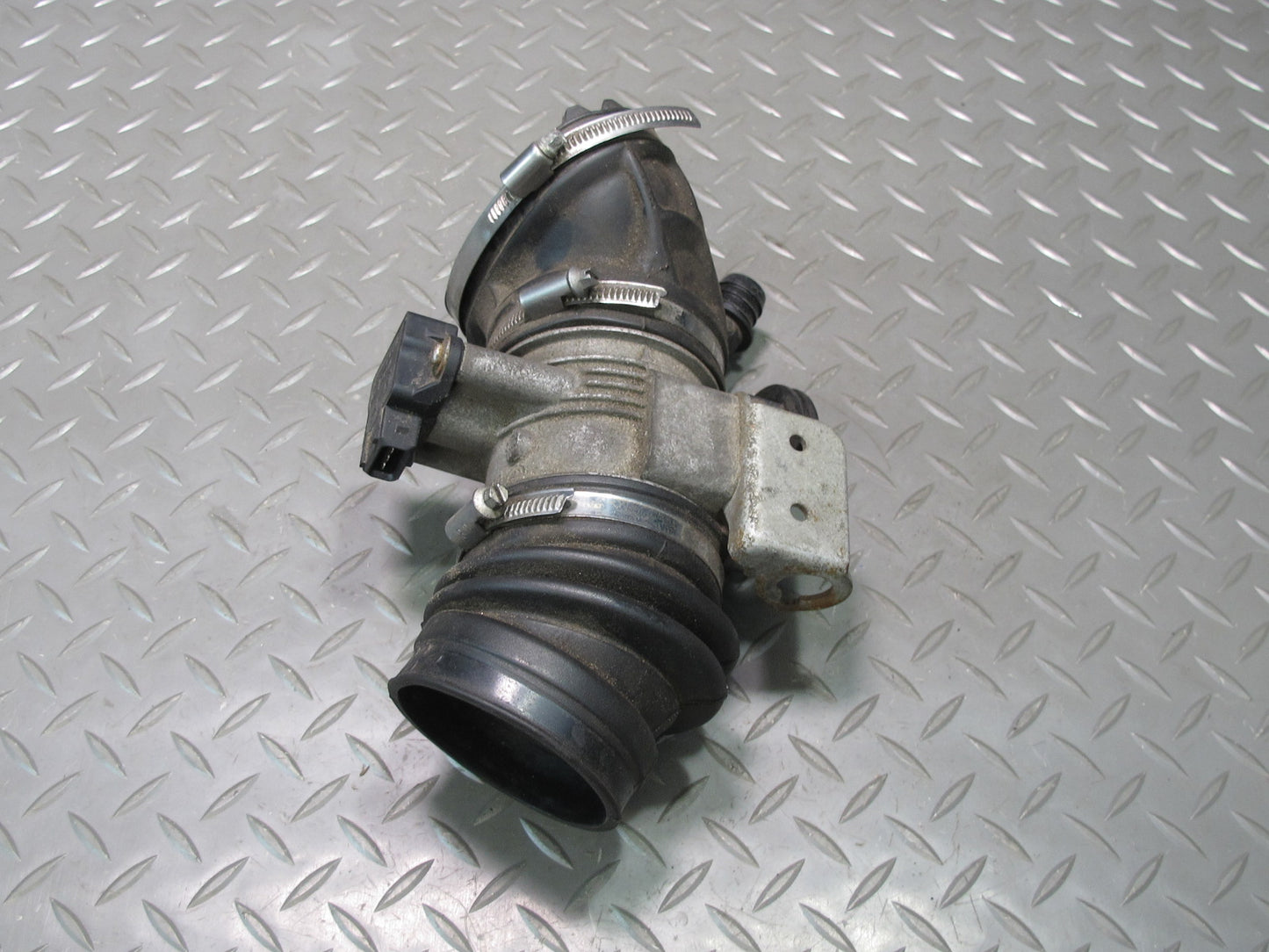 97-99 BMW E36/7 Z3 1.9L M44 Throttle Body w Boot & Valve Switch Assembly OEM