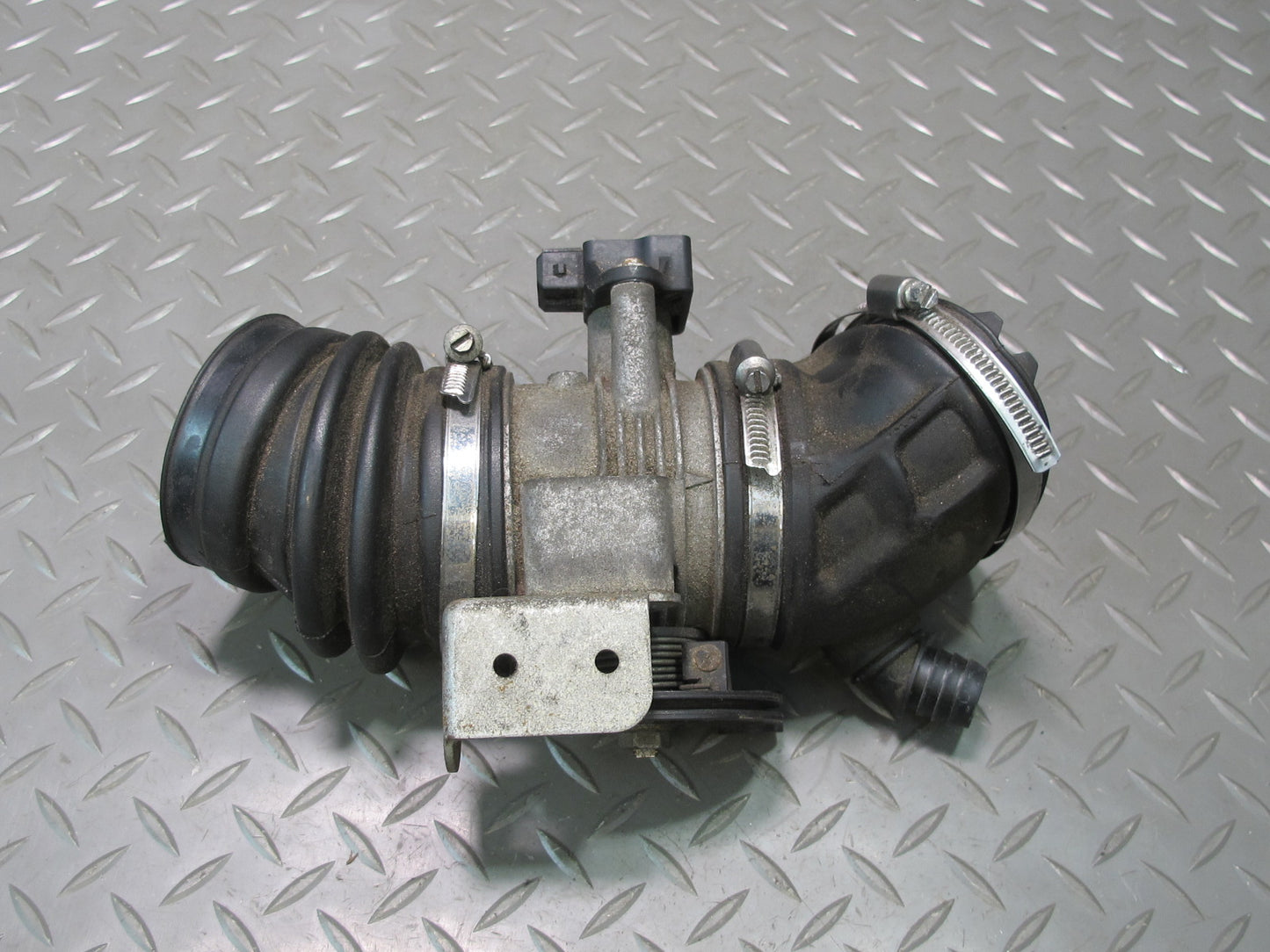97-99 BMW E36/7 Z3 1.9L M44 Throttle Body w Boot & Valve Switch Assembly OEM
