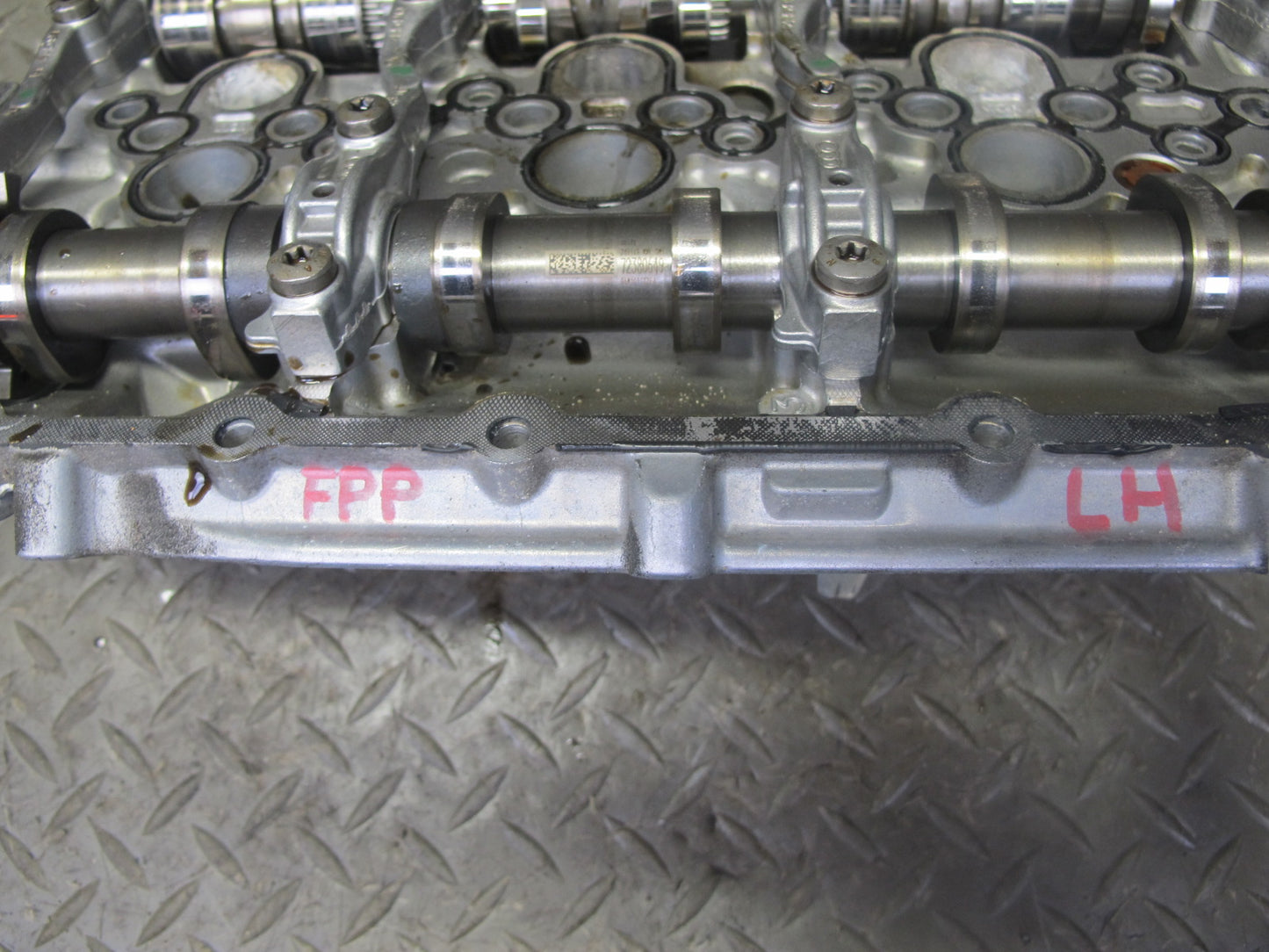 17-23 Porsche Panamera 971 2.9L Csza Engine Left Cylinder Head Valve Cover 43k