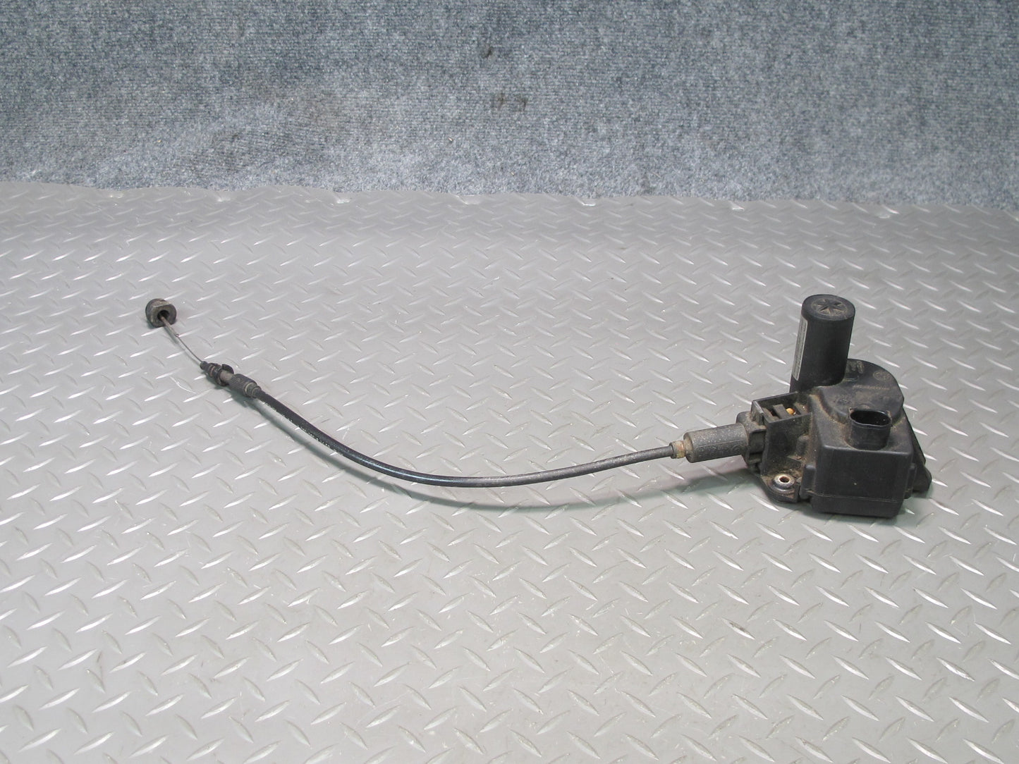 97-98 BMW E36/7 Z3 1.9L Roadster Cruise Control Actuator w Cable 8369027 OEM