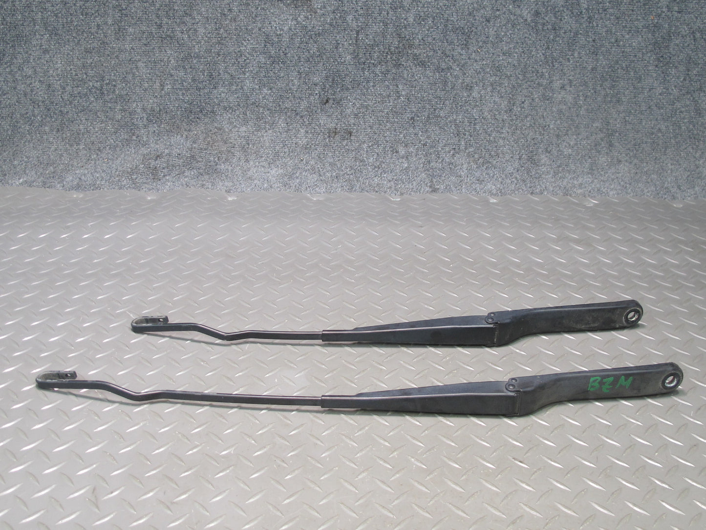96-02 BMW E36/7 Z3 Set of 2 Front Left & Right Windshield Wiper Arm OEM