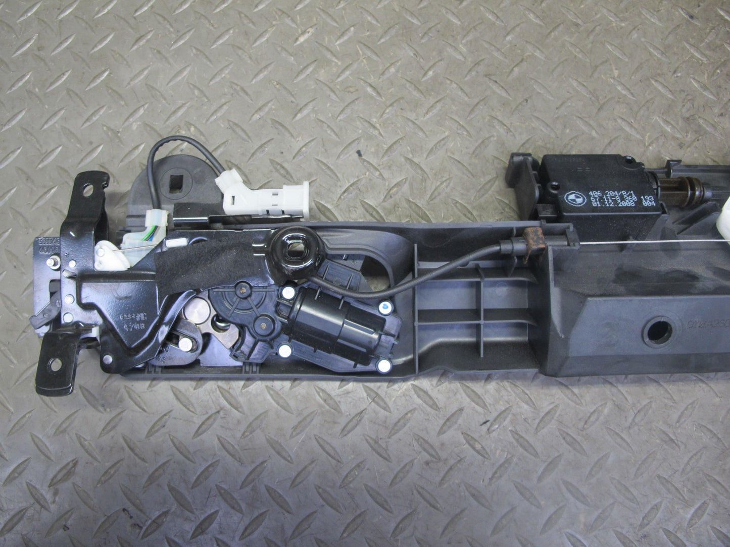 07-13 BMW E93 335i Convertible Rear Trunk Lid Locking Mechanism 7129214 OEM