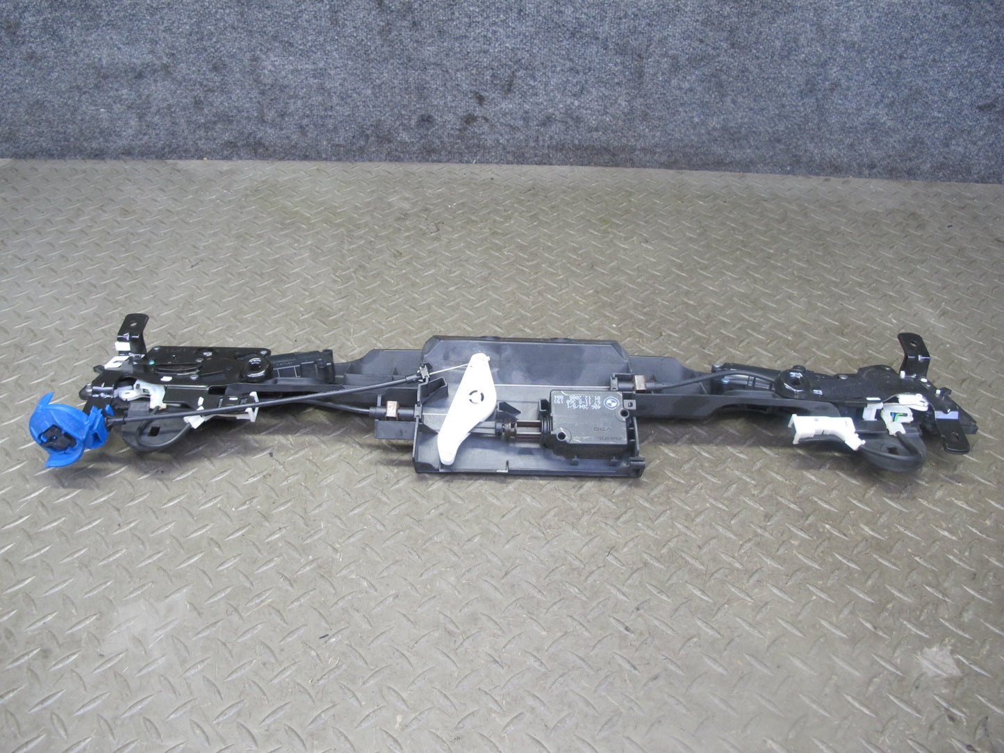 07-13 BMW E93 335i Convertible Rear Trunk Lid Locking Mechanism 7129214 OEM