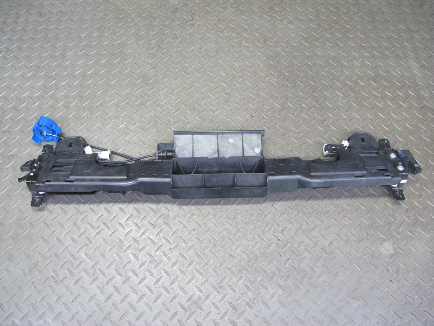 07-13 BMW E93 335i Convertible Rear Trunk Lid Locking Mechanism 7129214 OEM