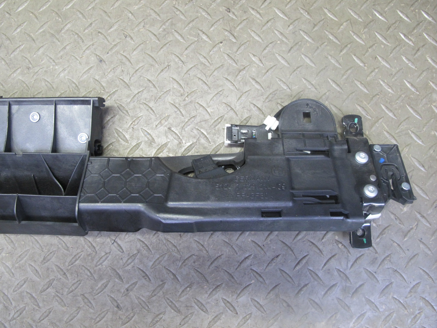 07-13 BMW E93 335i Convertible Rear Trunk Lid Locking Mechanism 7129214 OEM