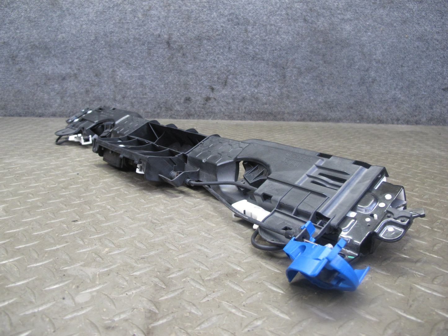 07-13 BMW E93 335i Convertible Rear Trunk Lid Locking Mechanism 7129214 OEM
