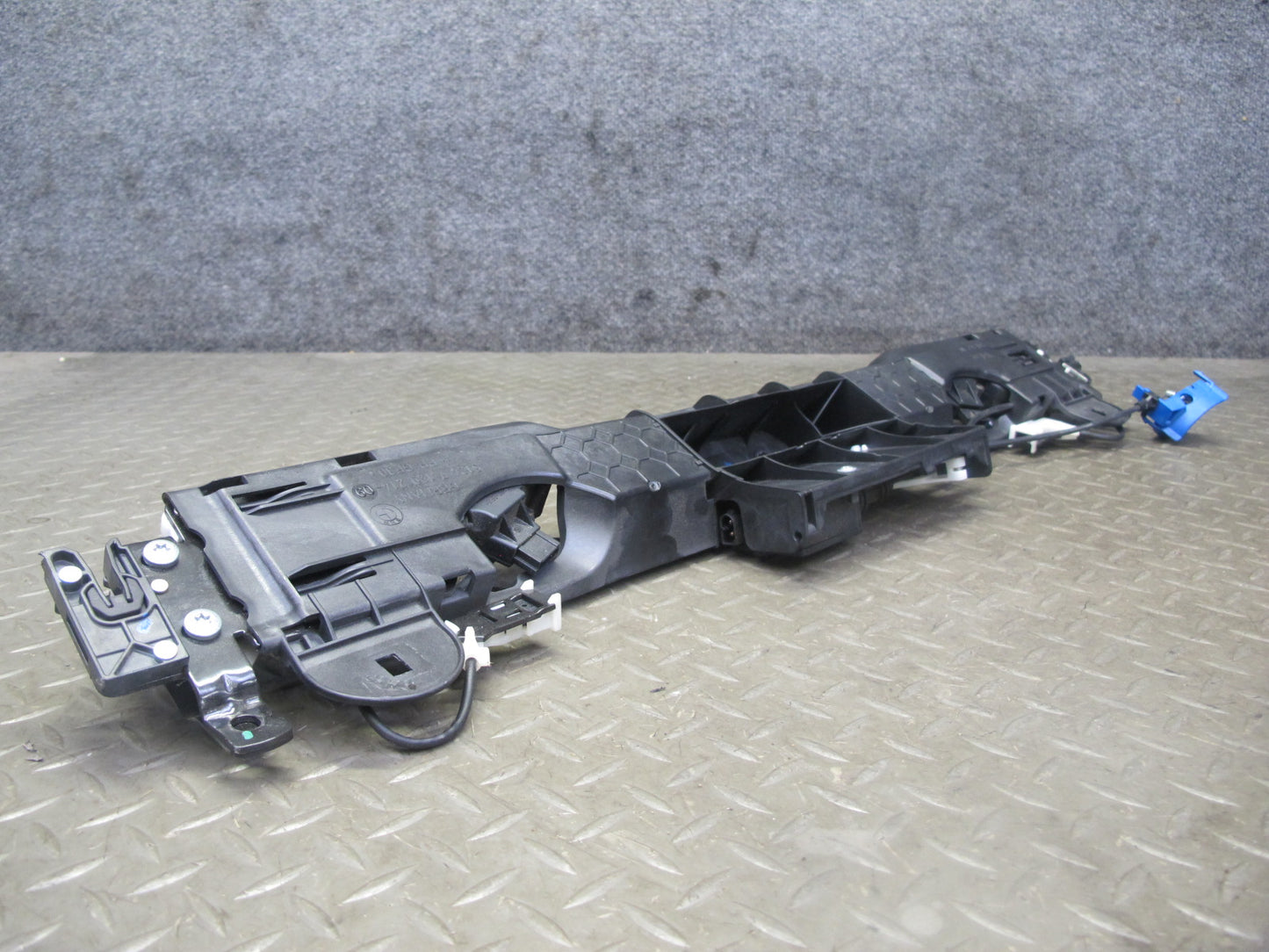 07-13 BMW E93 335i Convertible Rear Trunk Lid Locking Mechanism 7129214 OEM