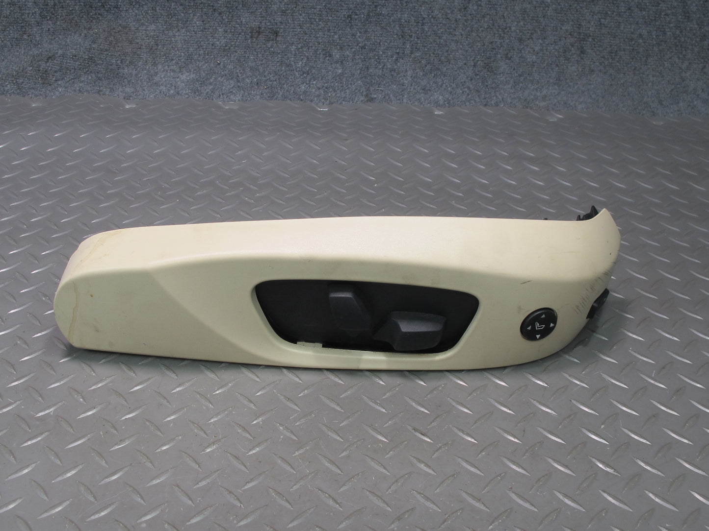 07-09 BMW E93 Convertible Front Right Seat Adjust Lumbar Switch w Trim  OEM