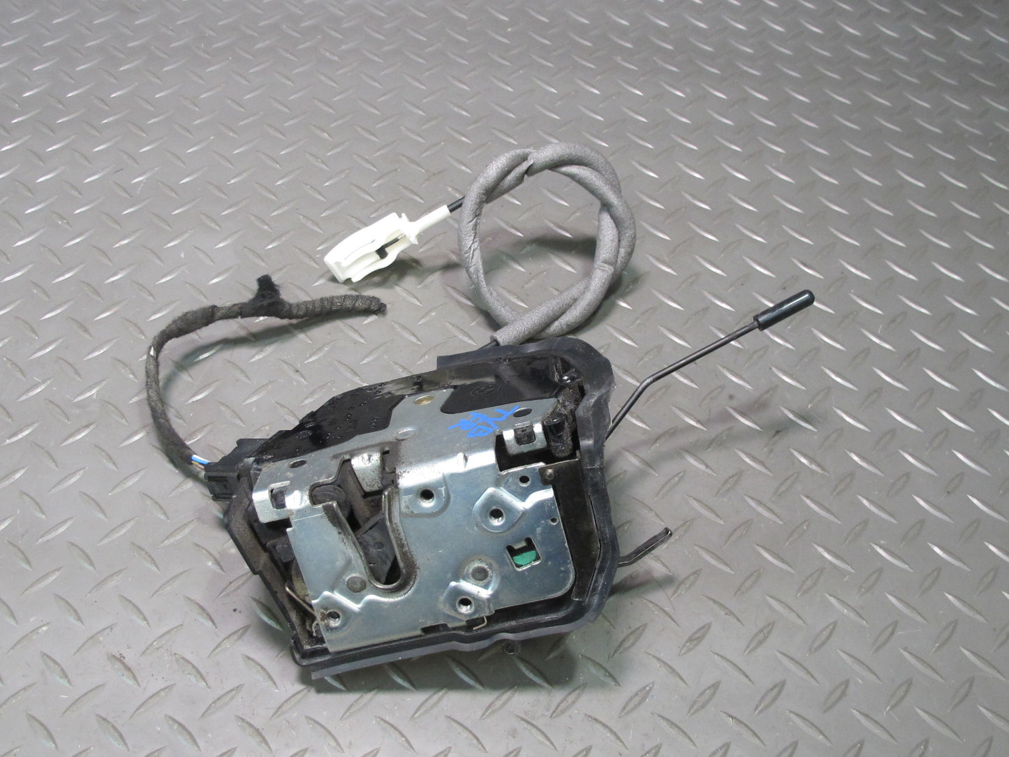 01-06 BMW E46 330Ci Coupe Convertible Right Door Lock Latch Actuator OEM