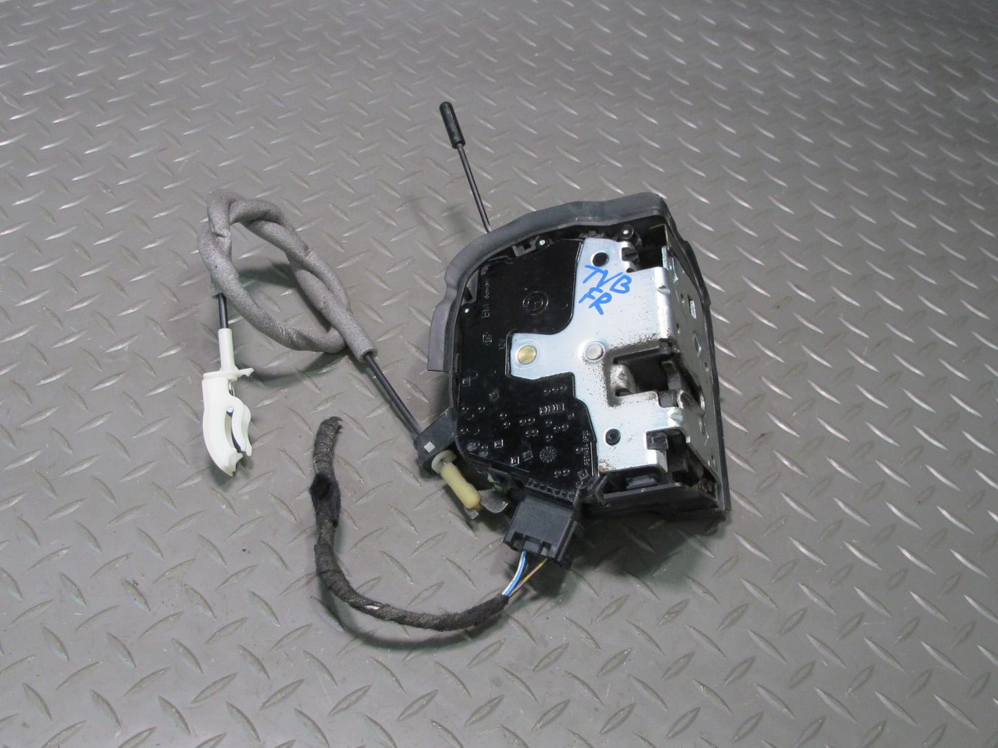 01-06 BMW E46 330Ci Coupe Convertible Right Door Lock Latch Actuator OEM