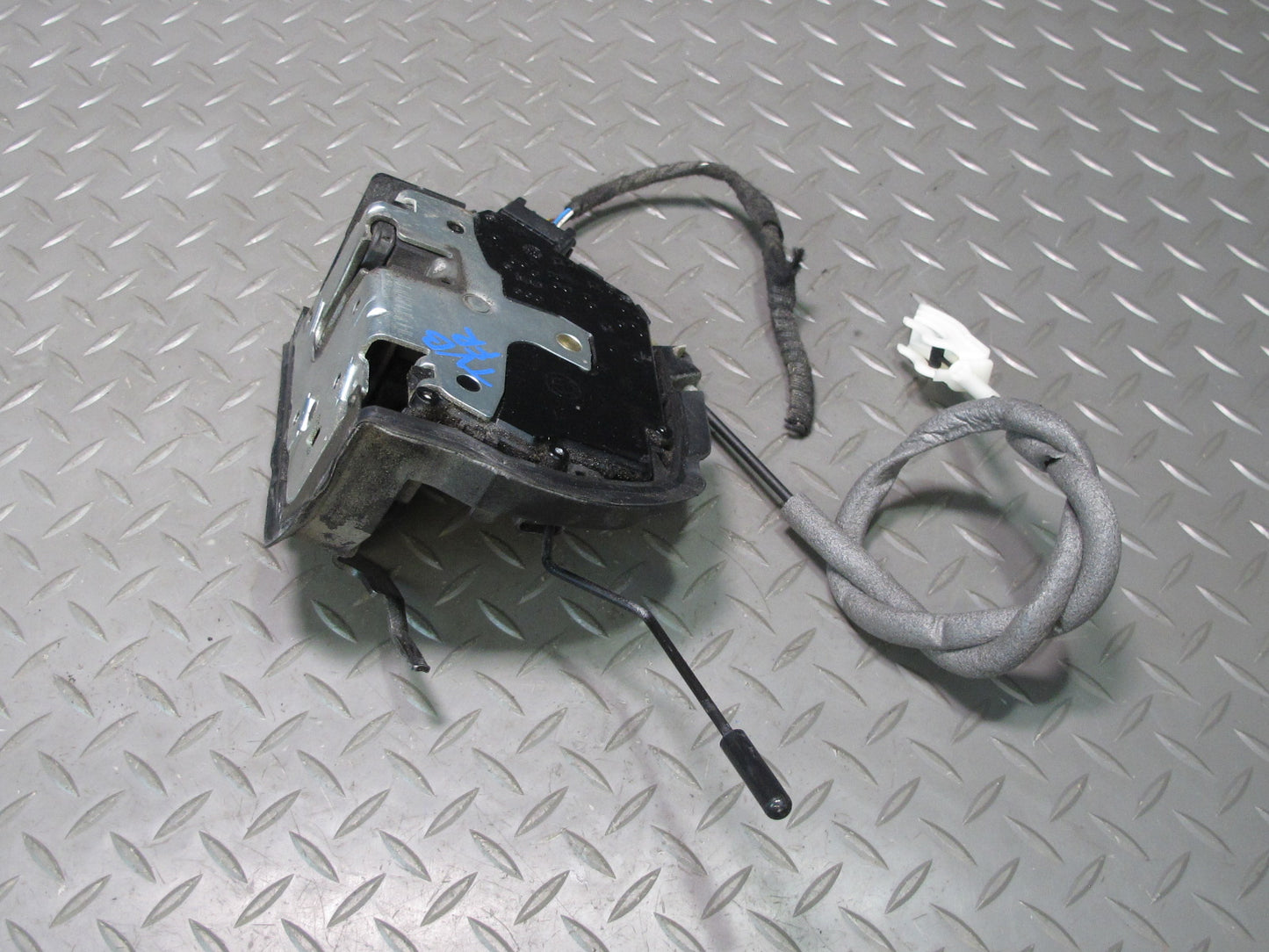 01-06 BMW E46 330Ci Coupe Convertible Right Door Lock Latch Actuator OEM