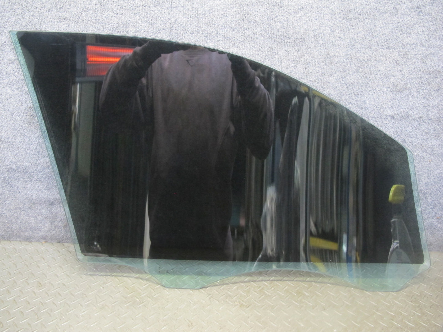 2011-2018 Porsche Cayenne 958 Front Left Driver Side Door Window Glass