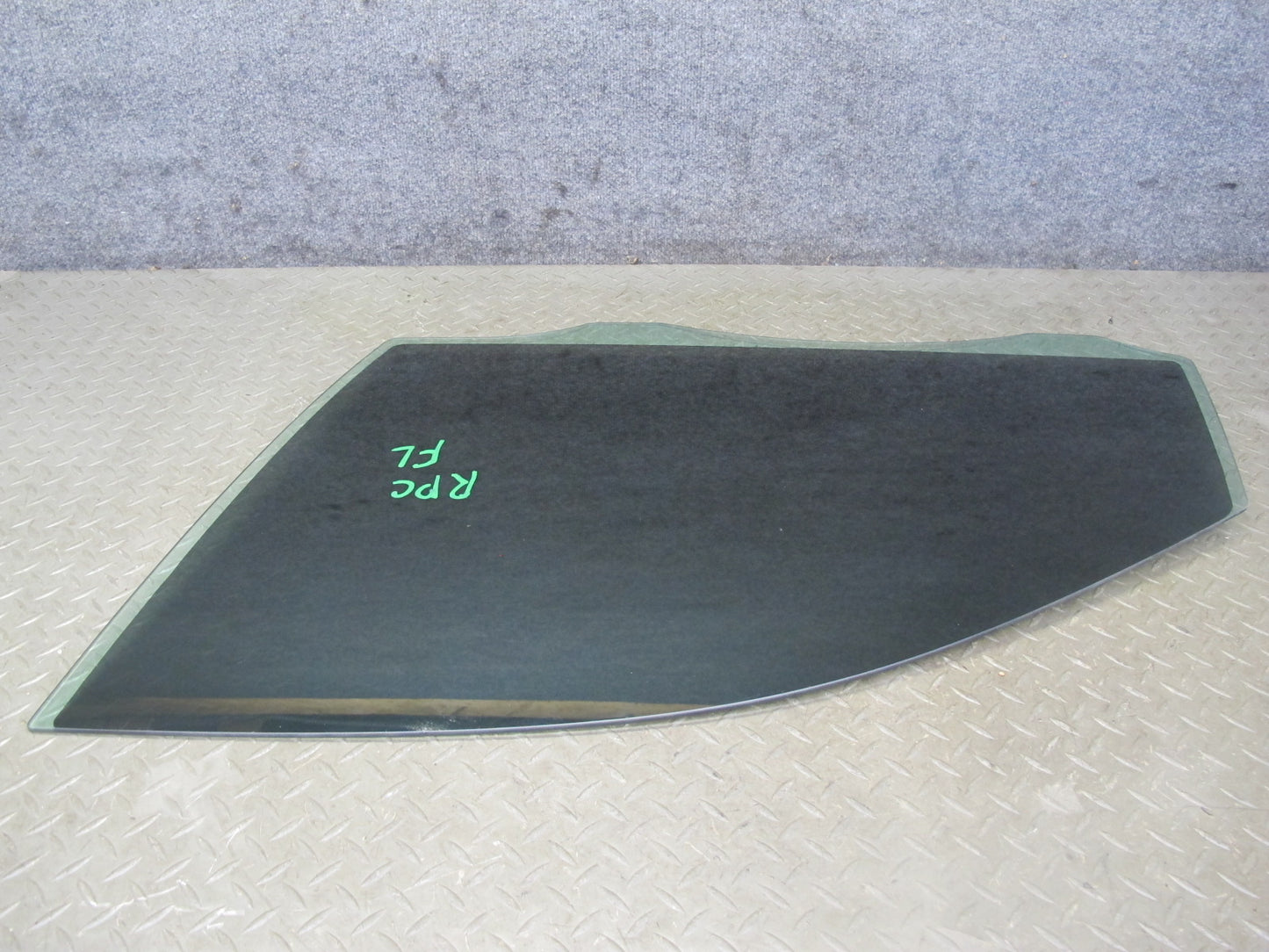 2011-2018 Porsche Cayenne 958 Front Left Driver Side Door Window Glass