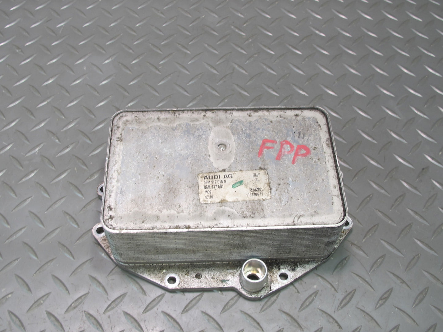 17-23 Porsche Panamera 971 2.9L Engine Oil Cooler Heat Exchanger 06M117015N