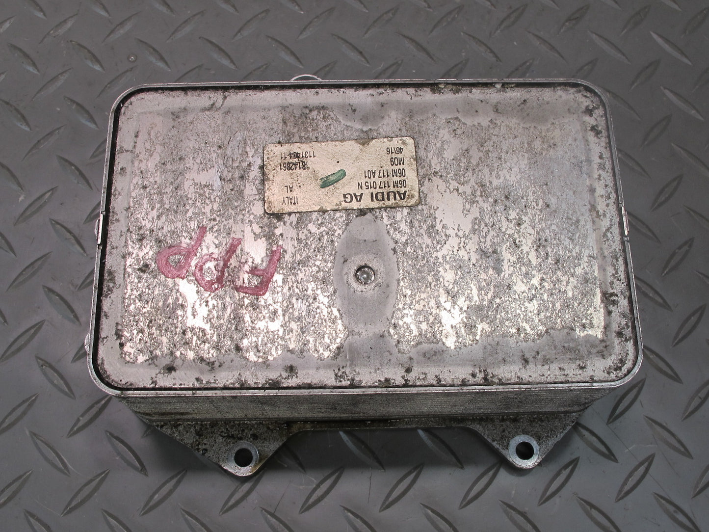 17-23 Porsche Panamera 971 2.9L Engine Oil Cooler Heat Exchanger 06M117015N