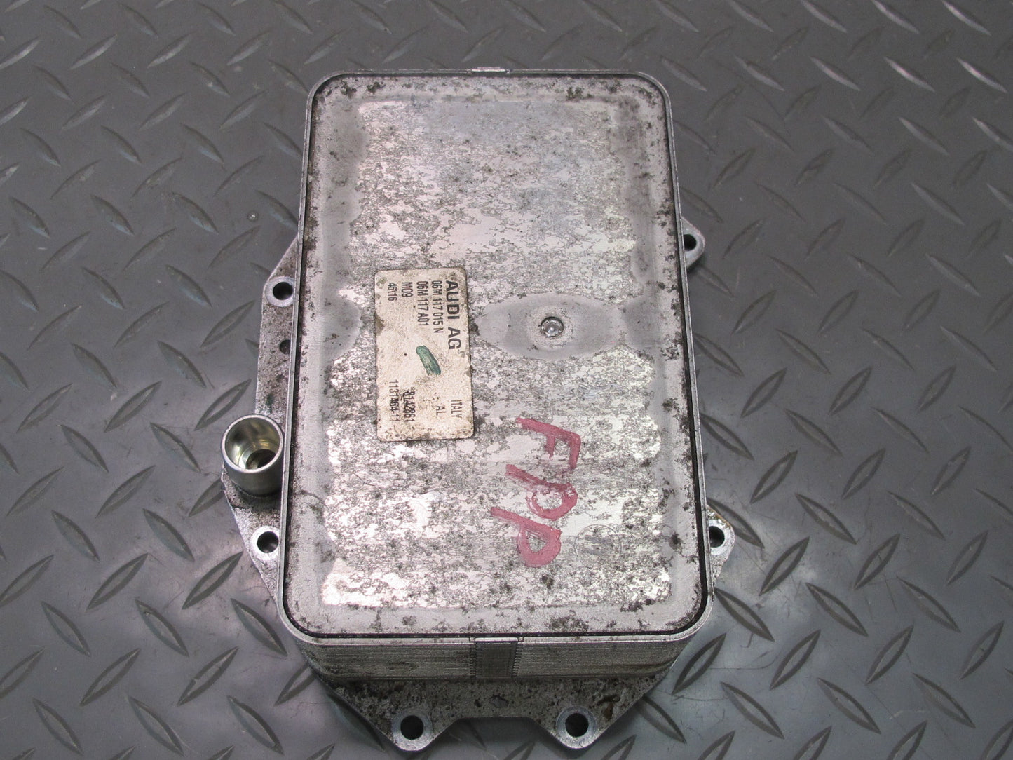 17-23 Porsche Panamera 971 2.9L Engine Oil Cooler Heat Exchanger 06M117015N