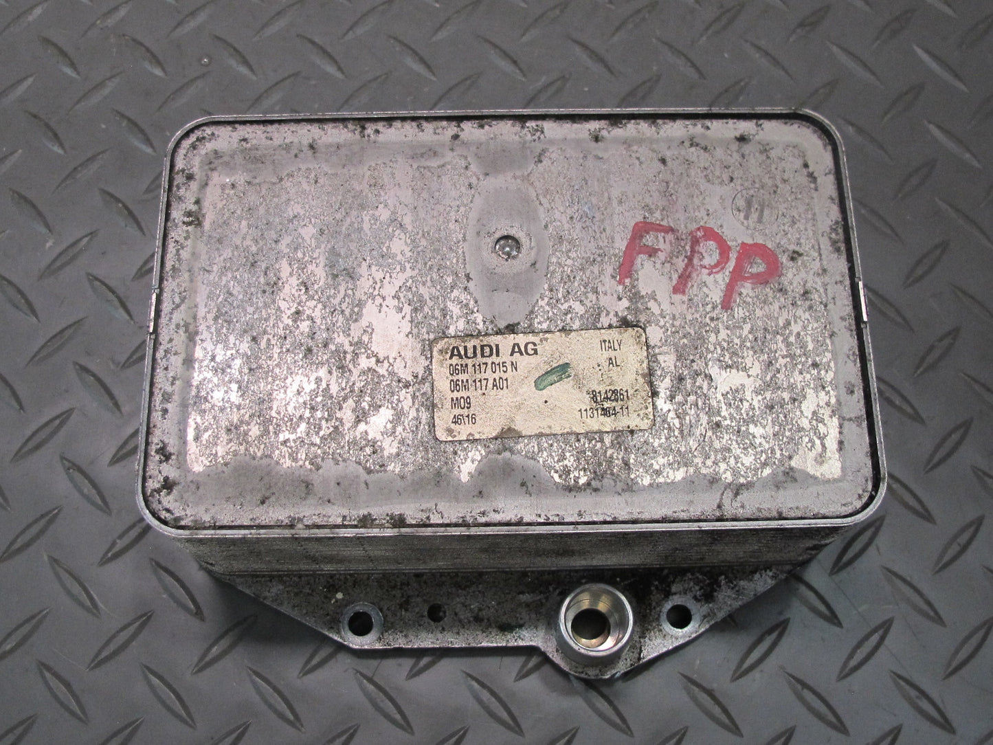 17-23 Porsche Panamera 971 2.9L Engine Oil Cooler Heat Exchanger 06M117015N