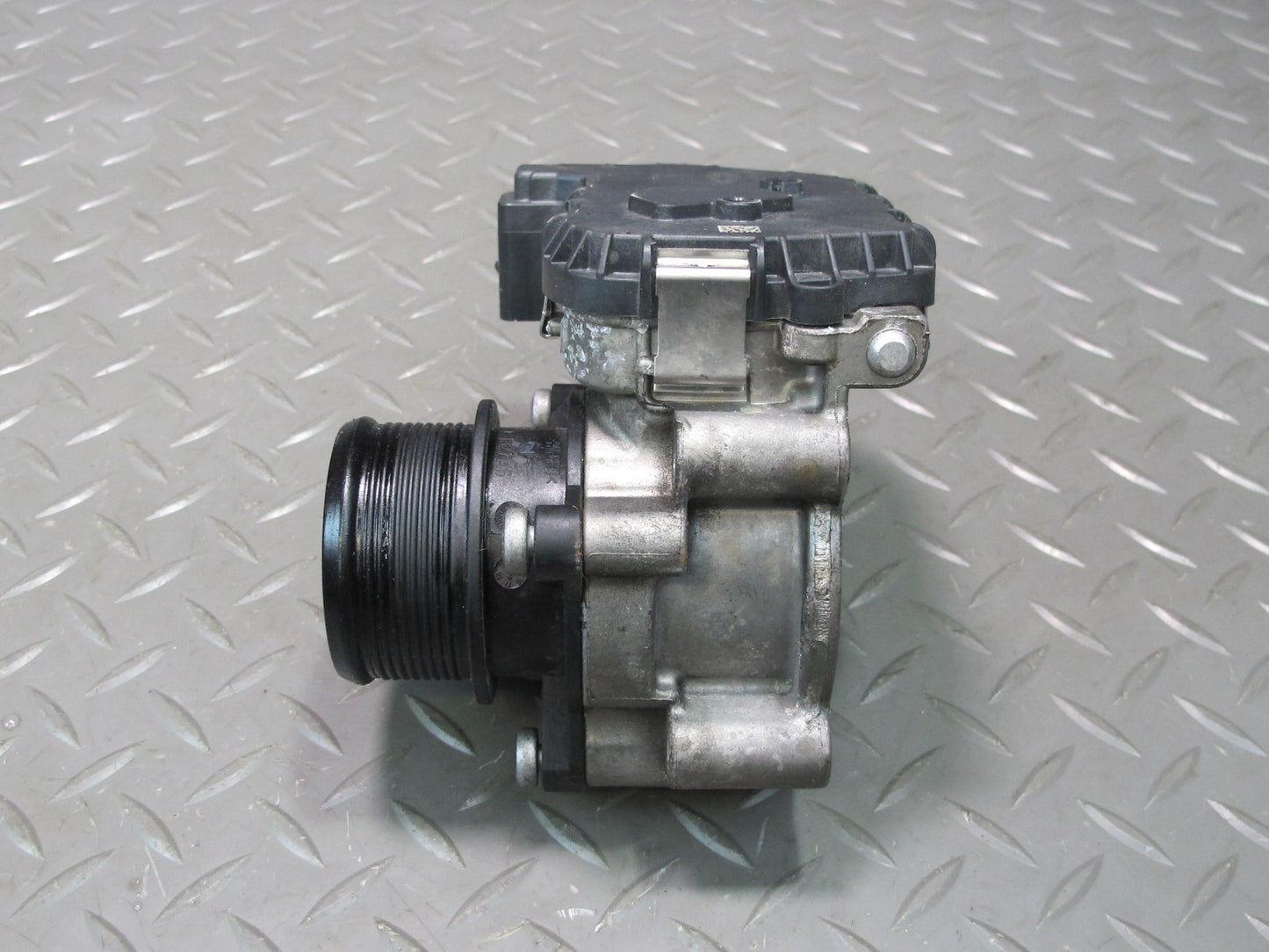 17-23 Porsche Panamera 971 2.9L Engine Motor Left Throttle Body 06M133062J