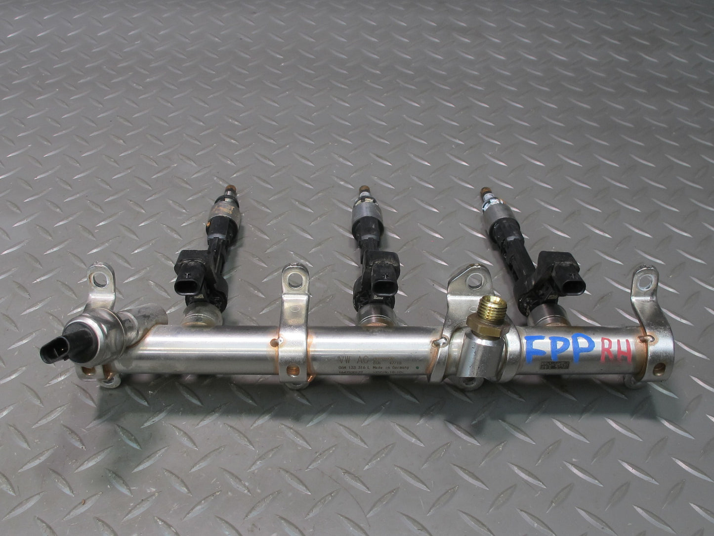 17-18 Porsche Panamera 971 2.9L Left & Right Fuel Rail w Injectors 43k Miles