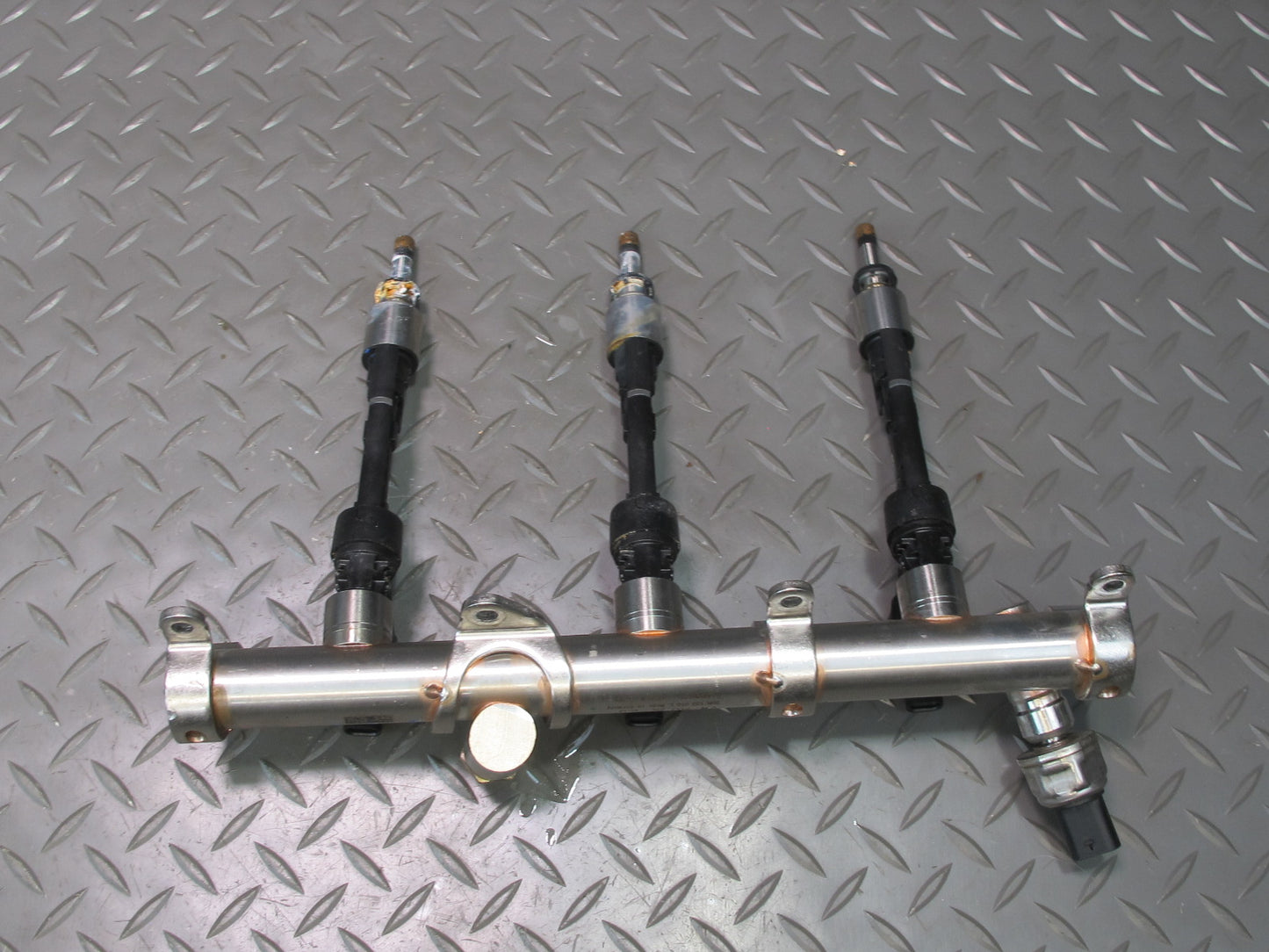 17-18 Porsche Panamera 971 2.9L Left & Right Fuel Rail w Injectors 43k Miles