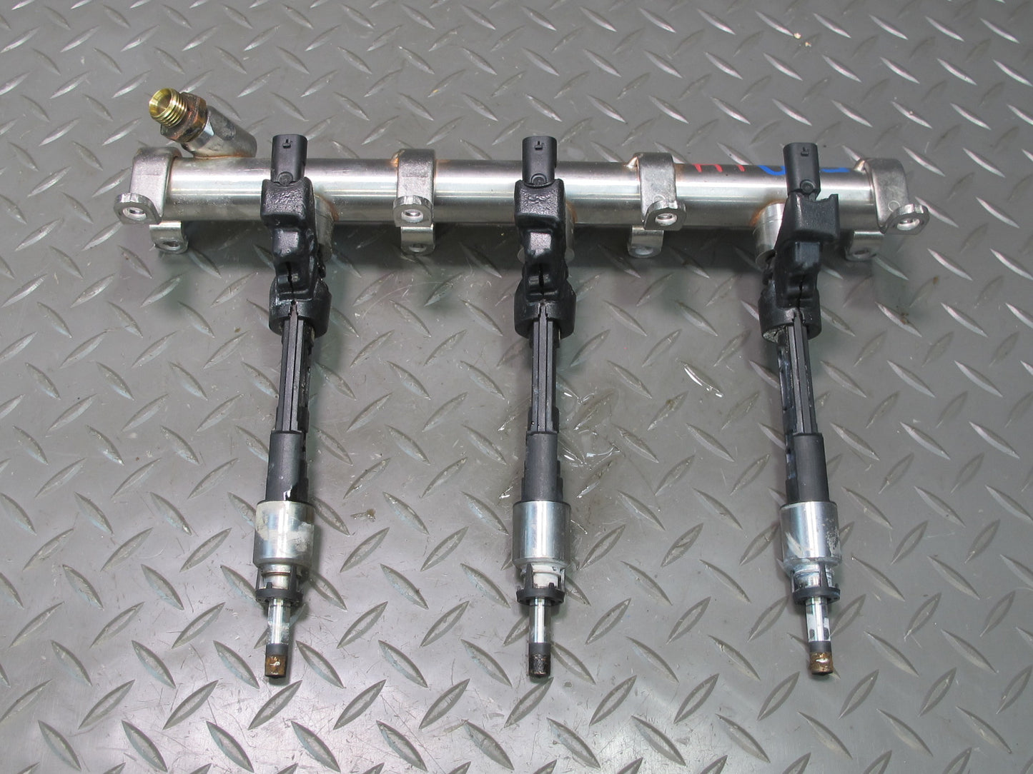 17-18 Porsche Panamera 971 2.9L Left & Right Fuel Rail w Injectors 43k Miles