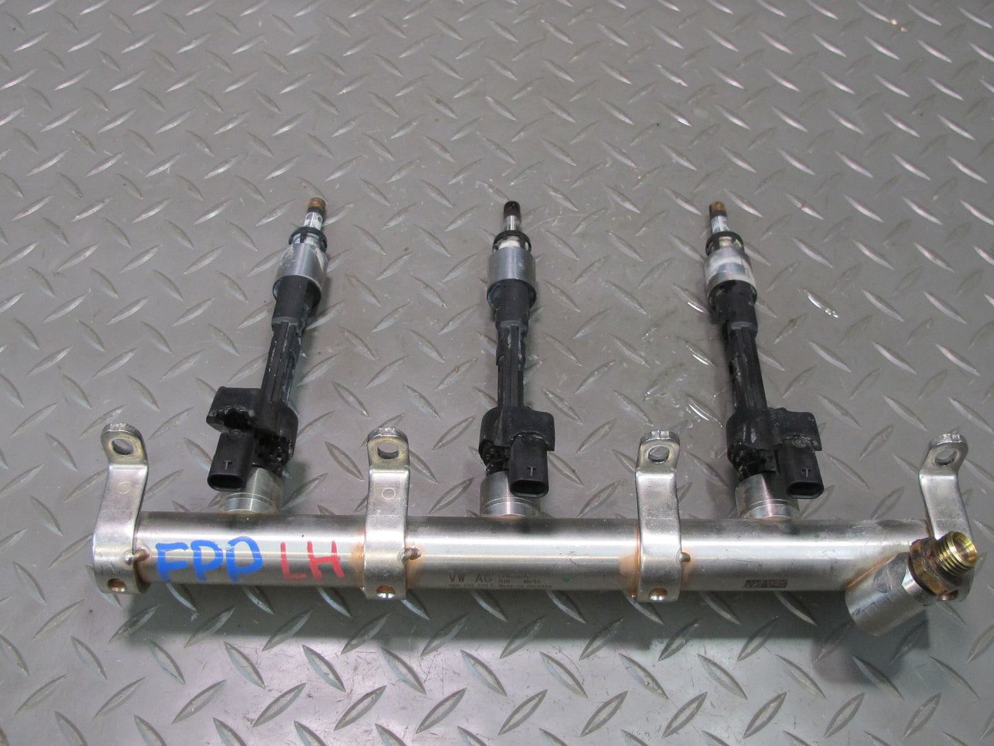 17-18 Porsche Panamera 971 2.9L Left & Right Fuel Rail w Injectors 43k Miles