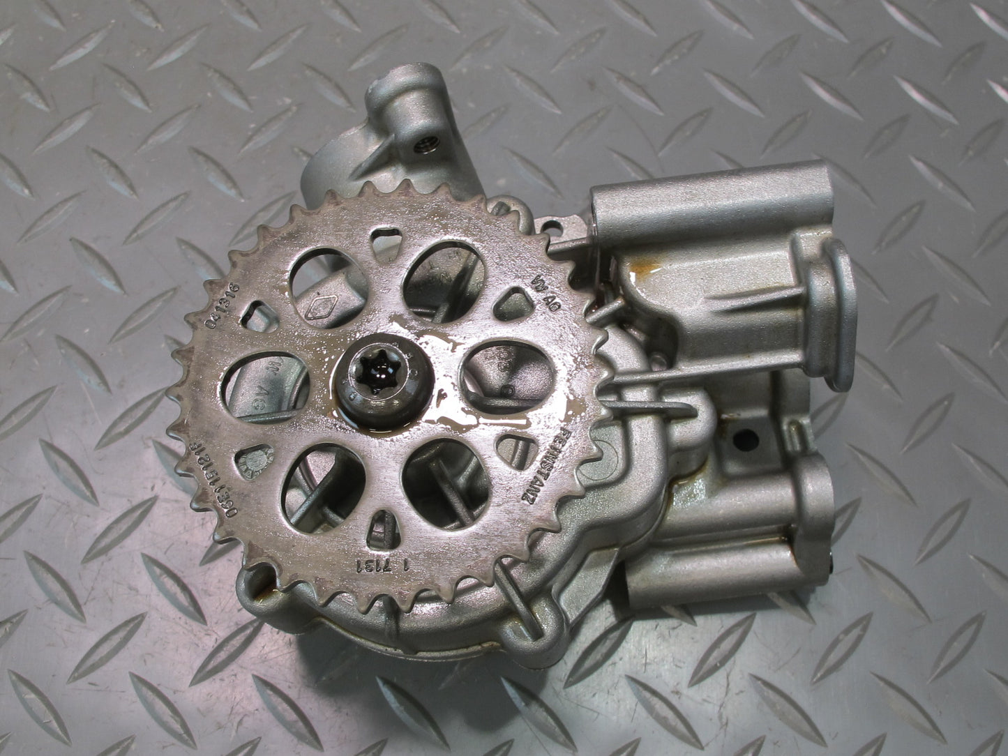 17-23 Porsche Panamera 971 2.9L Engine Motor Oil Pump w Sprocket 06M115P01