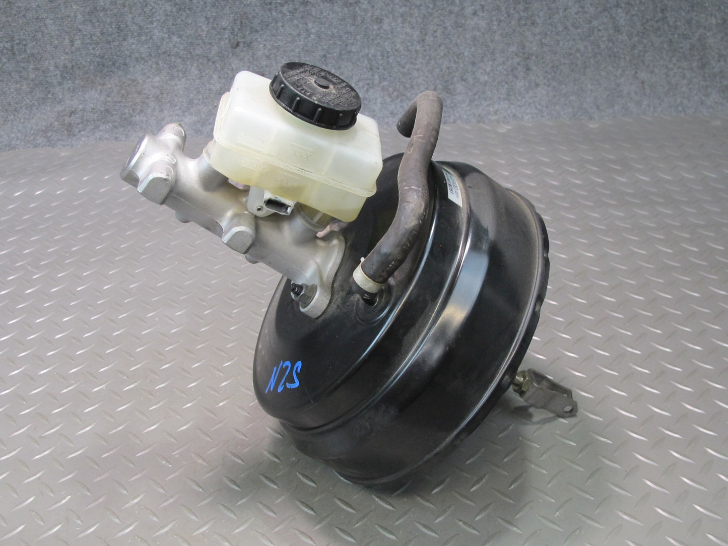 04-08 Nissan 350Z Brake Master Cylinder Booster Fluid Reservoir OEM