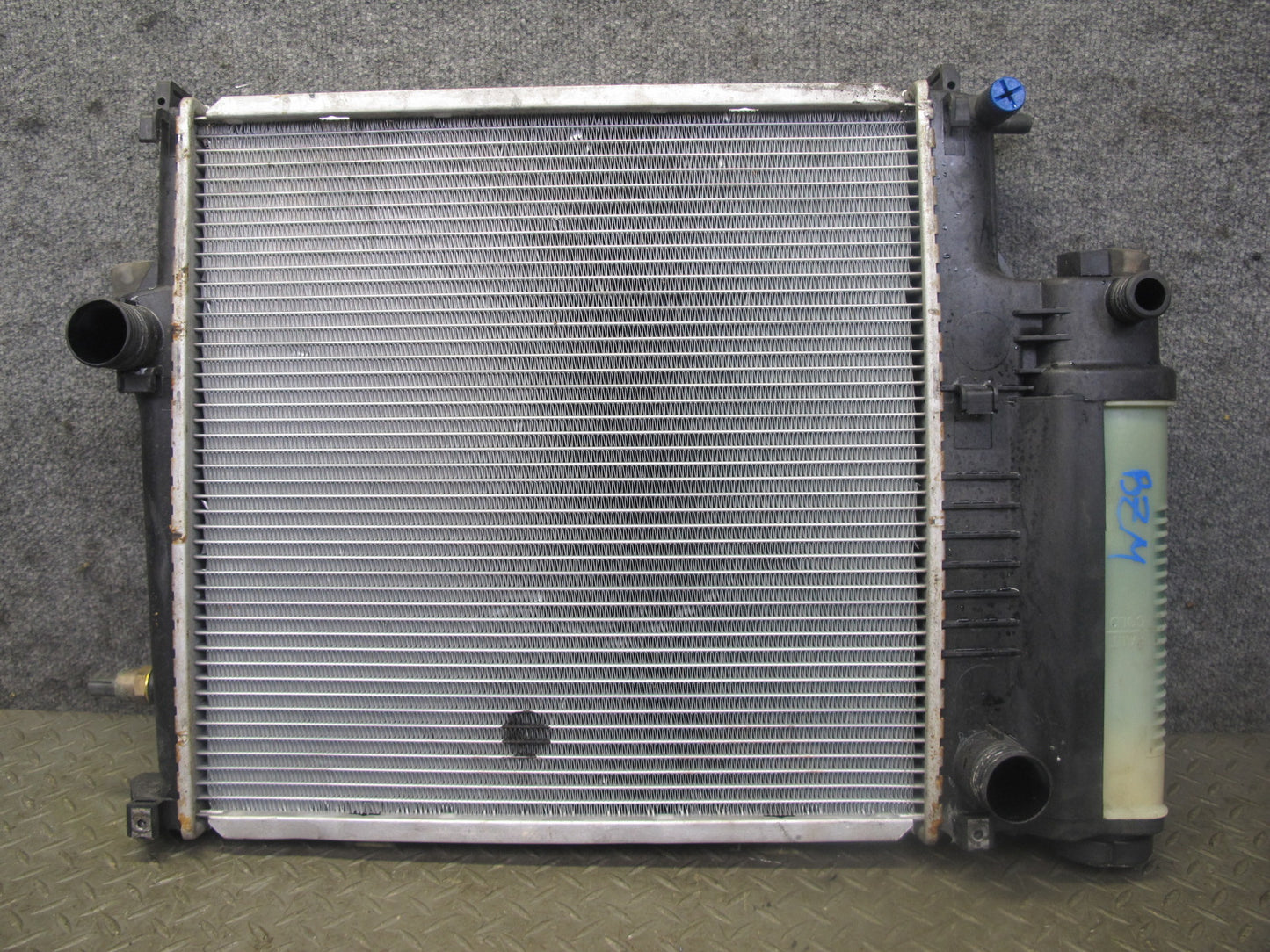 96-98 BMW E36/7 Z3 1.9L M44 Engine Cooling Radiator w Expension Reservoir