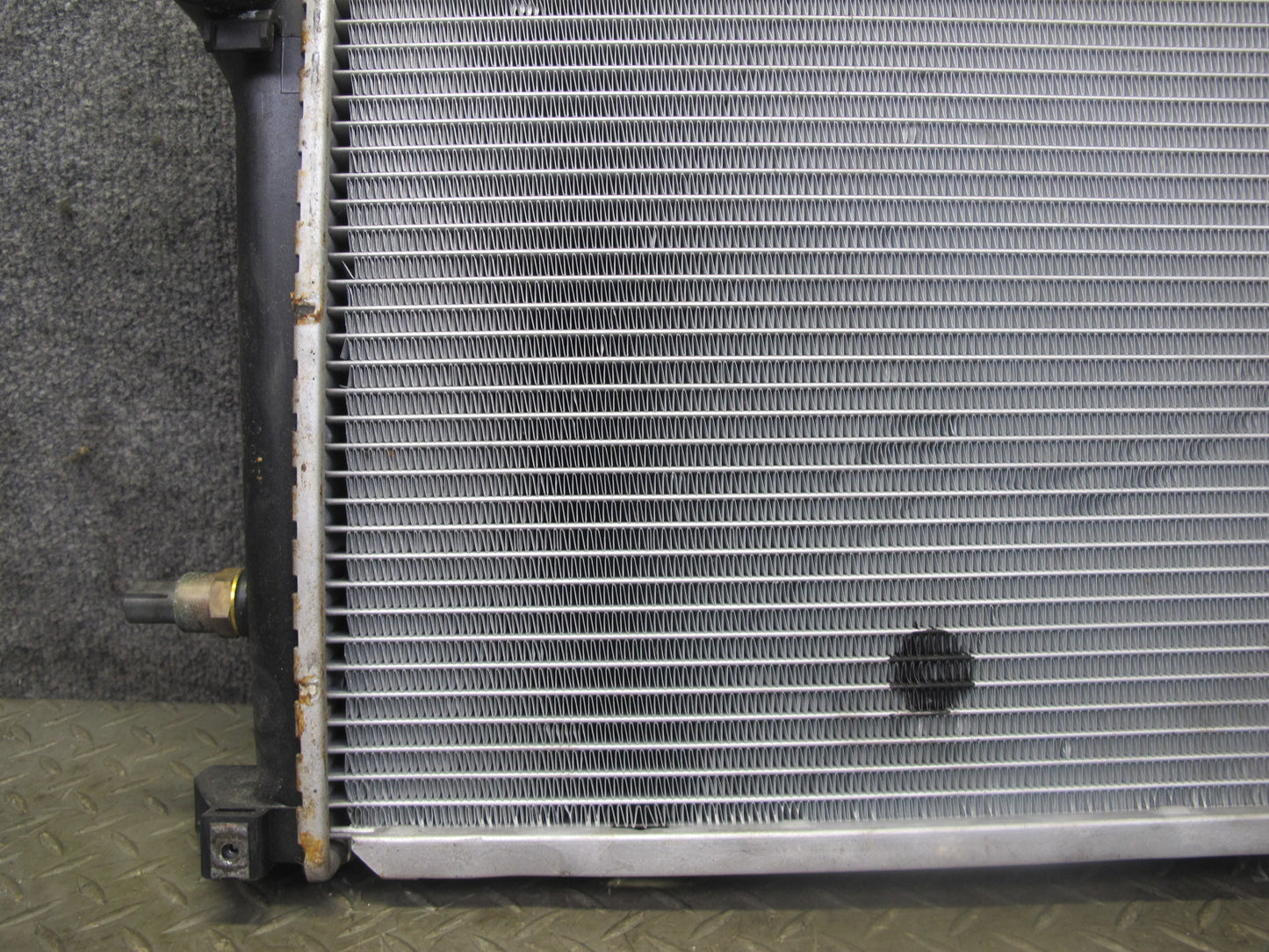96-98 BMW E36/7 Z3 1.9L M44 Engine Cooling Radiator w Expension Reservoir