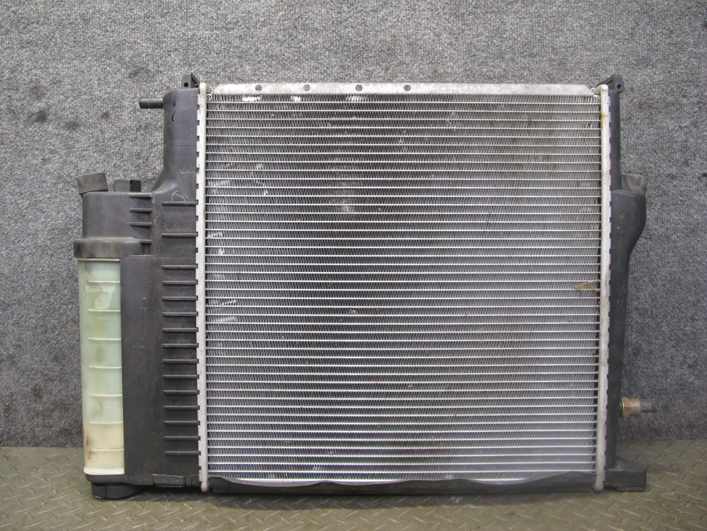 96-98 BMW E36/7 Z3 1.9L M44 Engine Cooling Radiator w Expension Reservoir