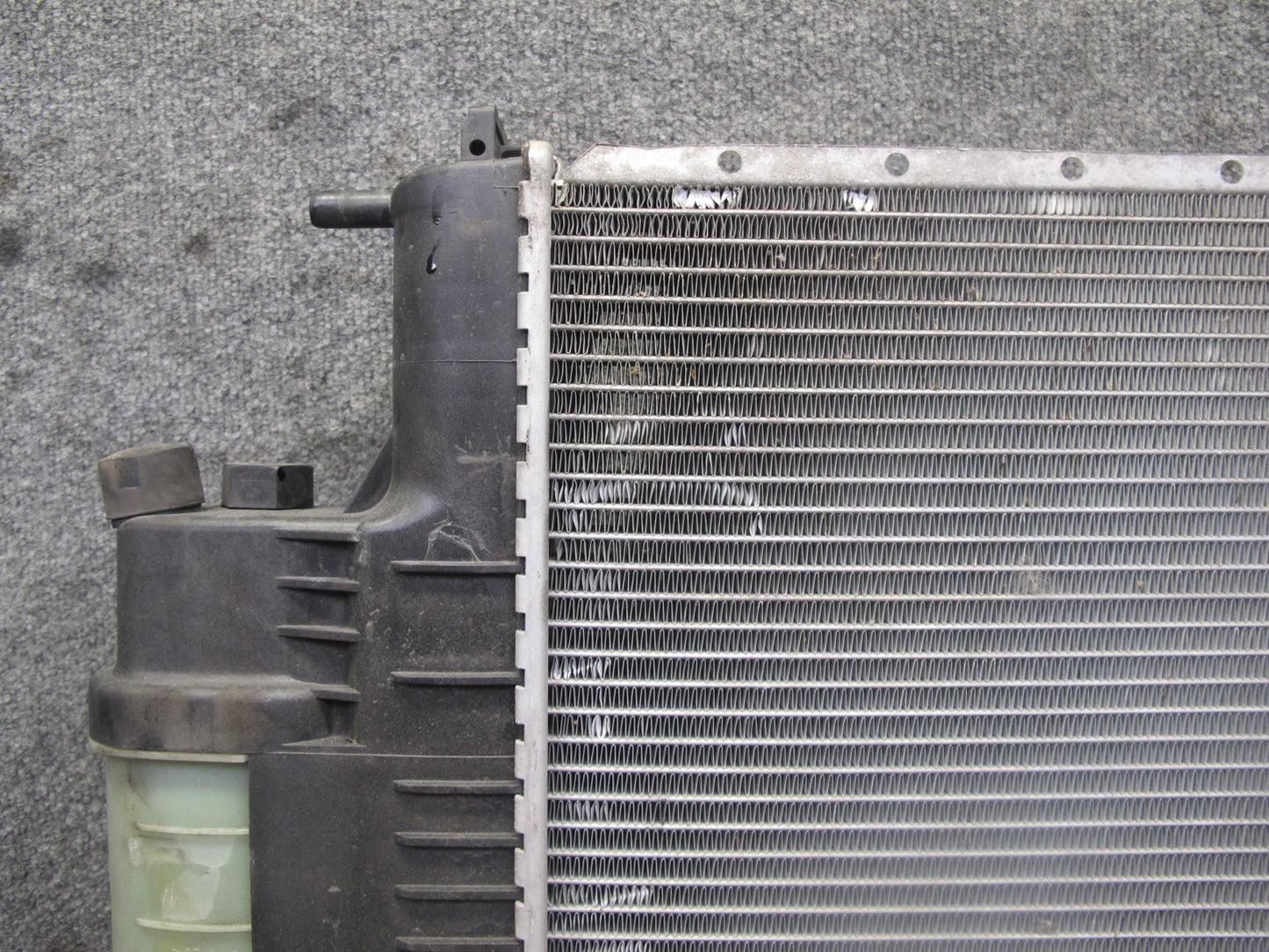 96-98 BMW E36/7 Z3 1.9L M44 Engine Cooling Radiator w Expension Reservoir