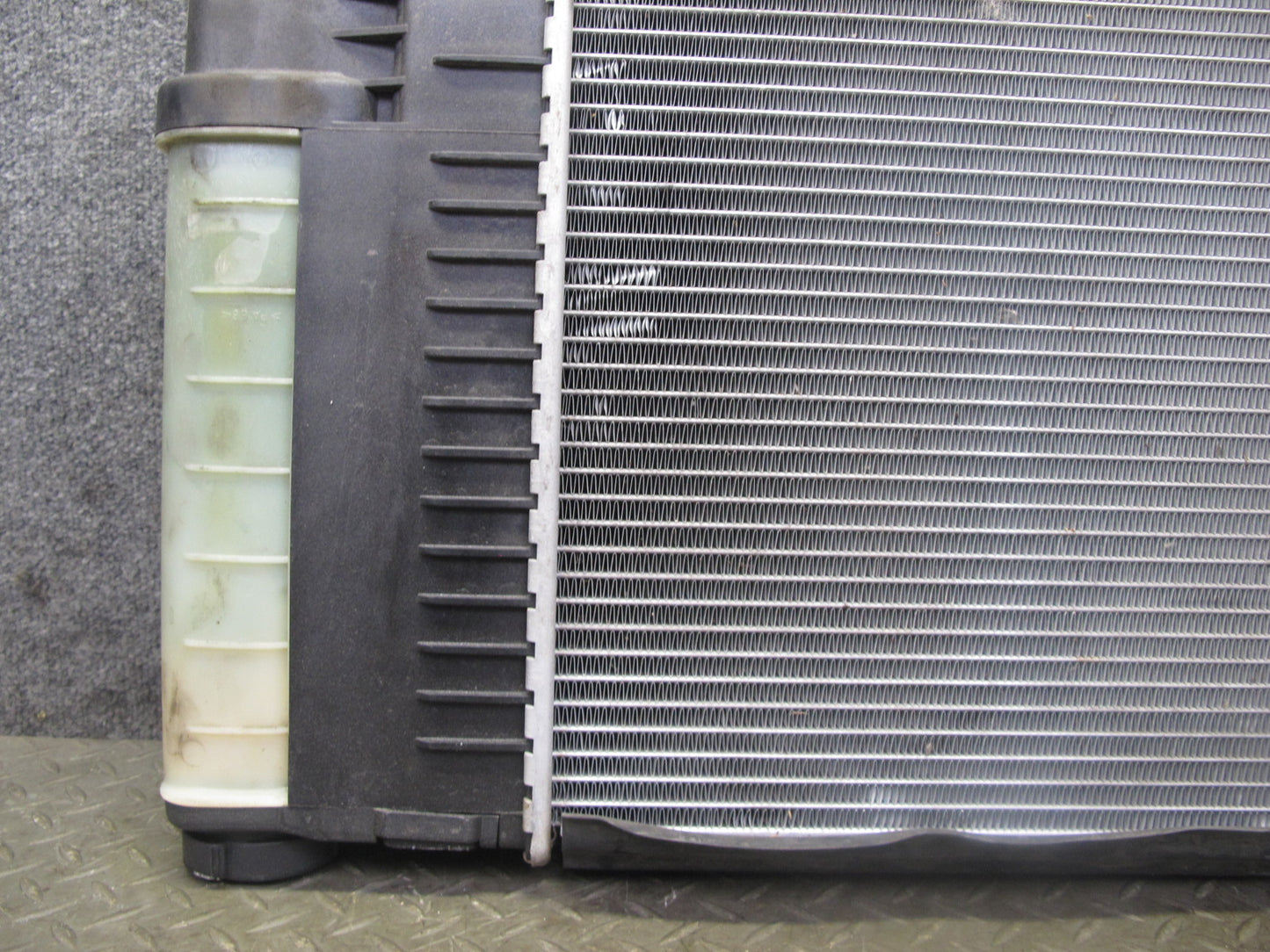 96-98 BMW E36/7 Z3 1.9L M44 Engine Cooling Radiator w Expension Reservoir