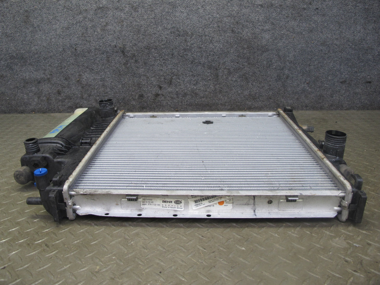 96-98 BMW E36/7 Z3 1.9L M44 Engine Cooling Radiator w Expension Reservoir