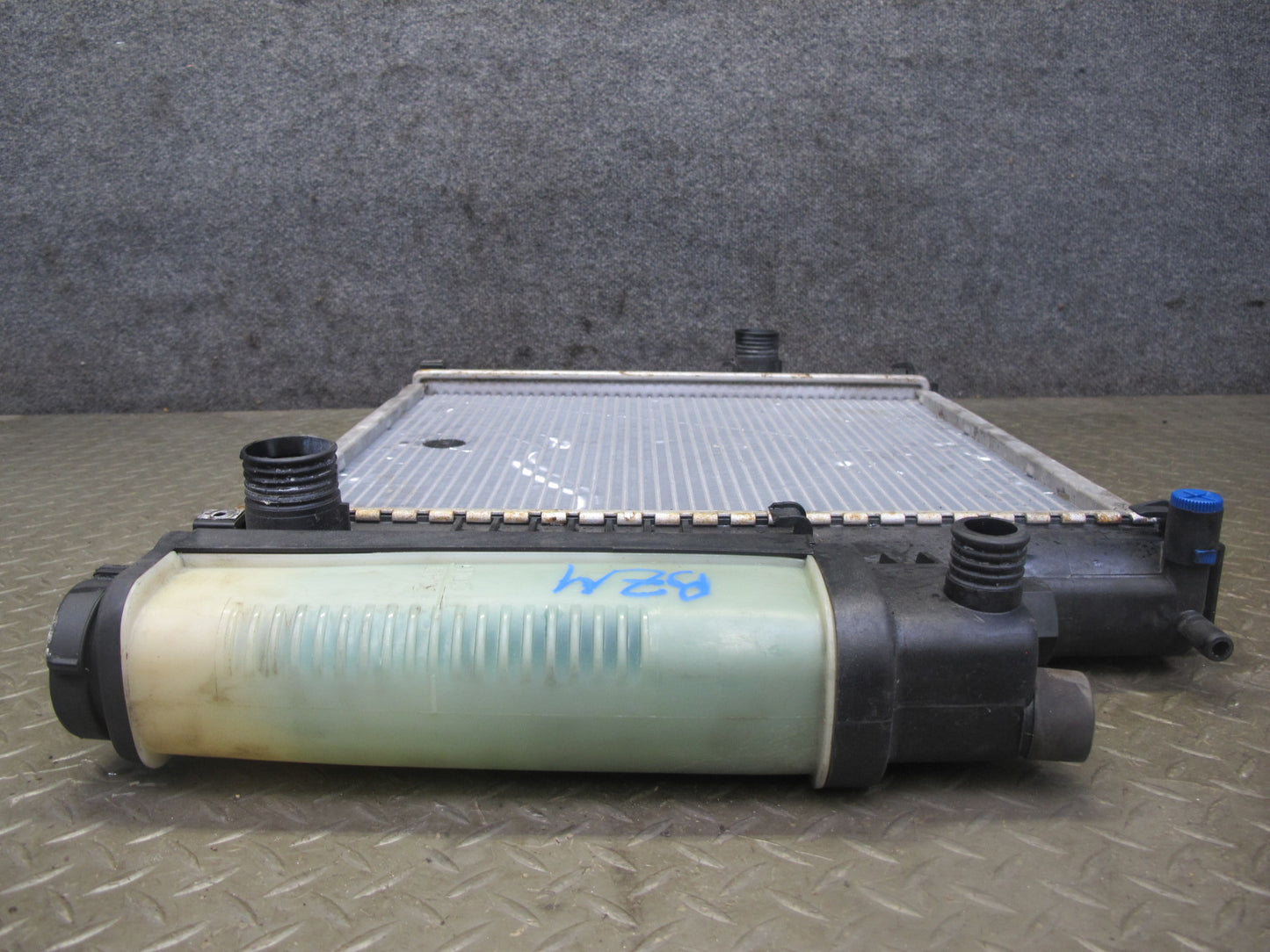 96-98 BMW E36/7 Z3 1.9L M44 Engine Cooling Radiator w Expension Reservoir