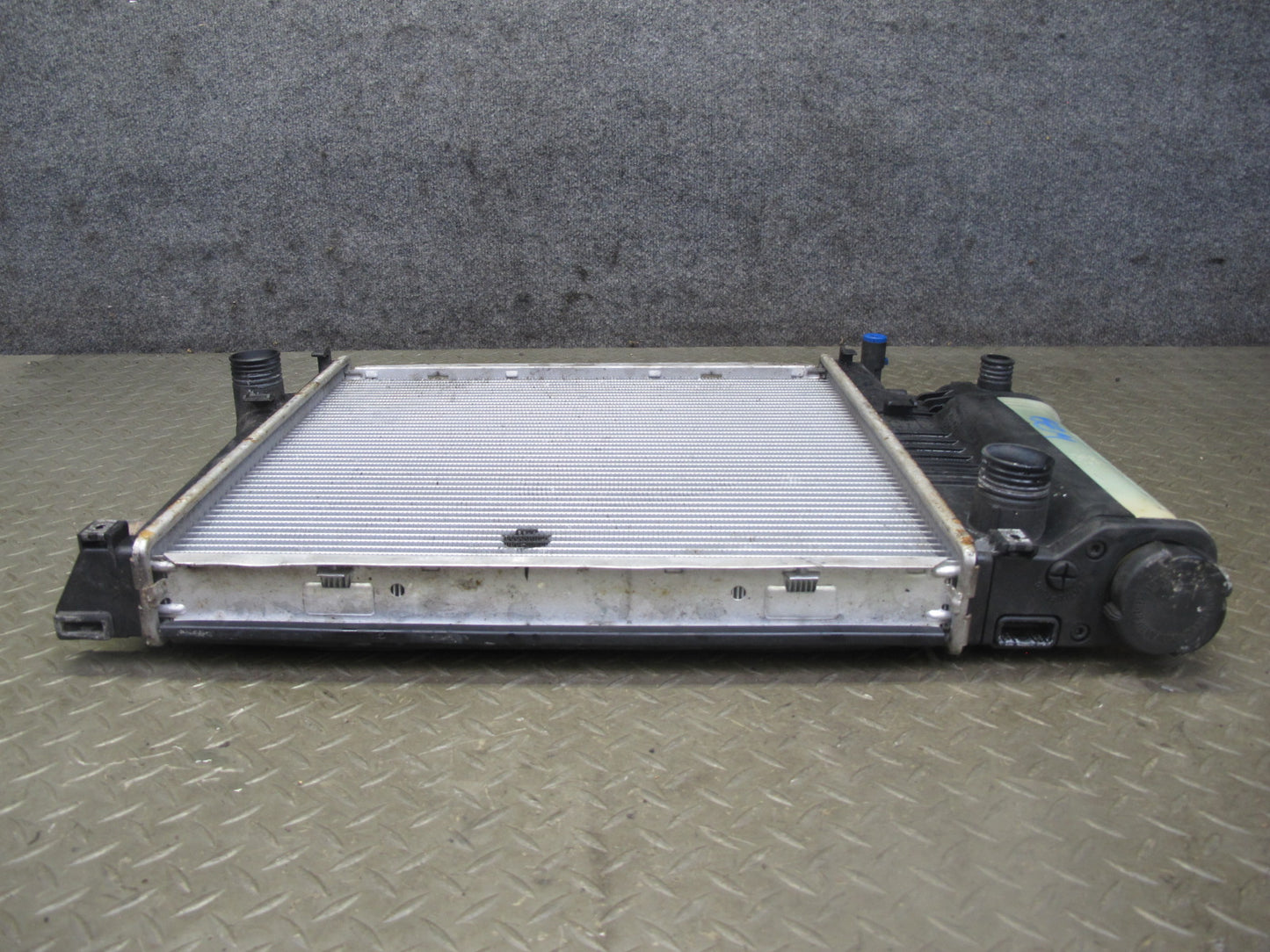 96-98 BMW E36/7 Z3 1.9L M44 Engine Cooling Radiator w Expension Reservoir