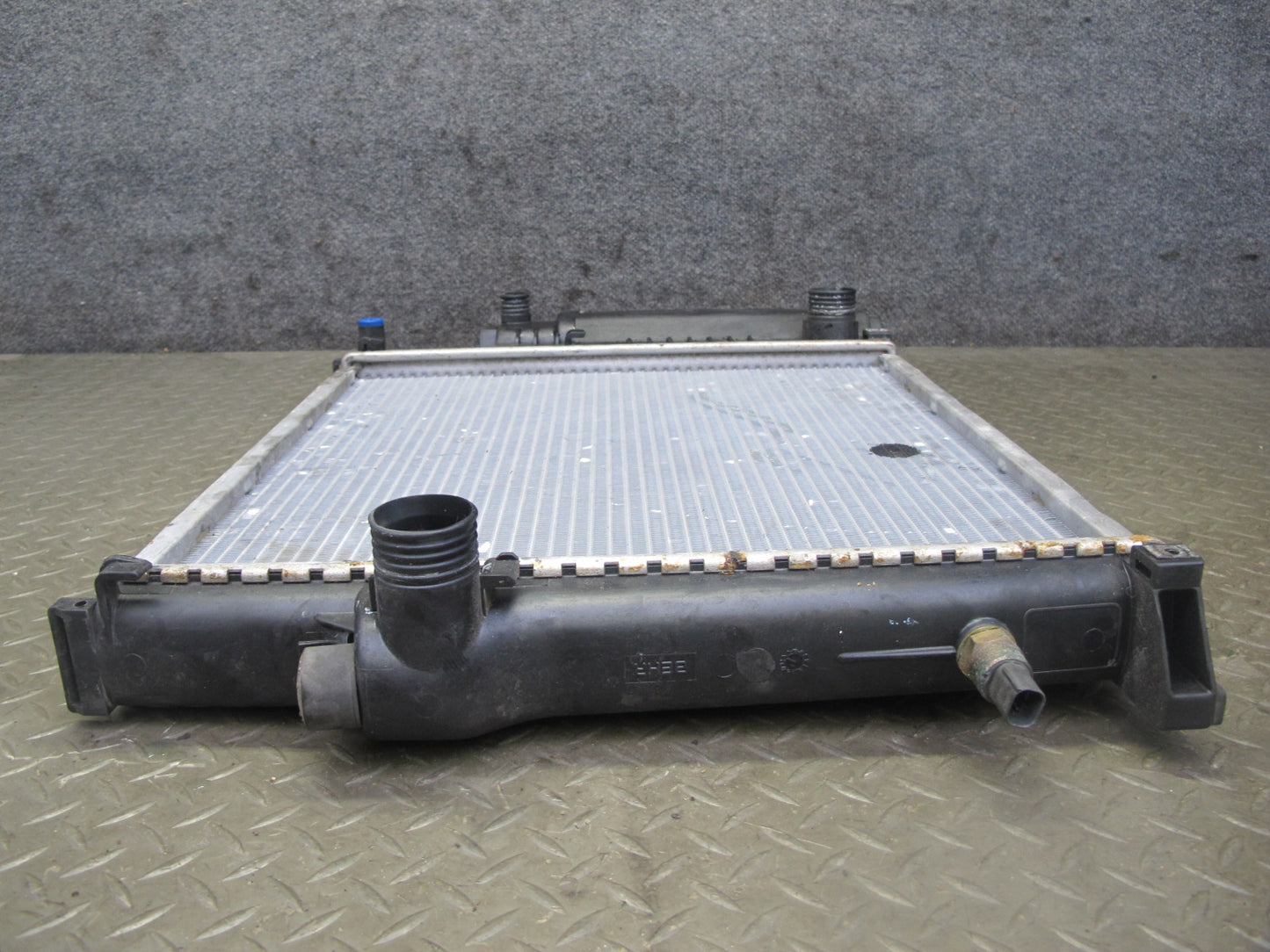 96-98 BMW E36/7 Z3 1.9L M44 Engine Cooling Radiator w Expension Reservoir