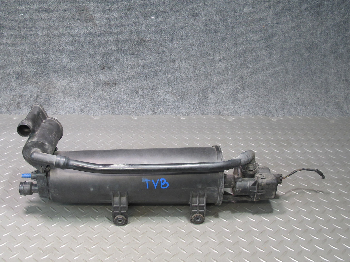 01-06 BMW E46 330Ci Fuel Evap Vapor Charcoal Canister Assembly OEM