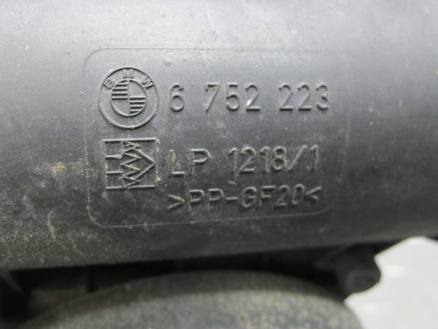 01-06 BMW E46 330Ci Fuel Evap Vapor Charcoal Canister Assembly OEM