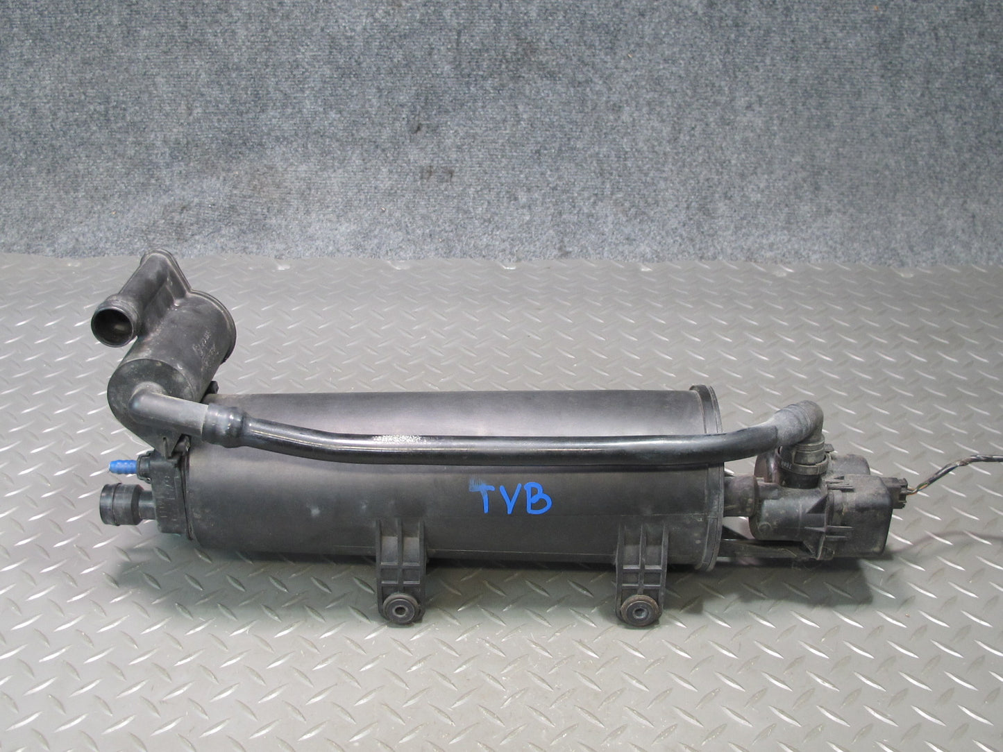 01-06 BMW E46 330Ci Fuel Evap Vapor Charcoal Canister Assembly OEM