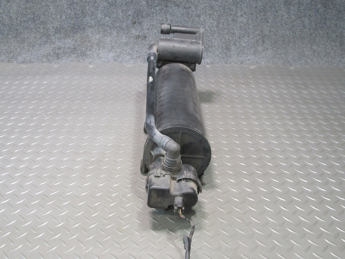 01-06 BMW E46 330Ci Fuel Evap Vapor Charcoal Canister Assembly OEM