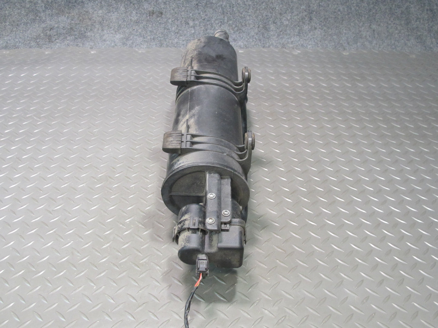 01-06 BMW E46 330Ci Fuel Evap Vapor Charcoal Canister Assembly OEM