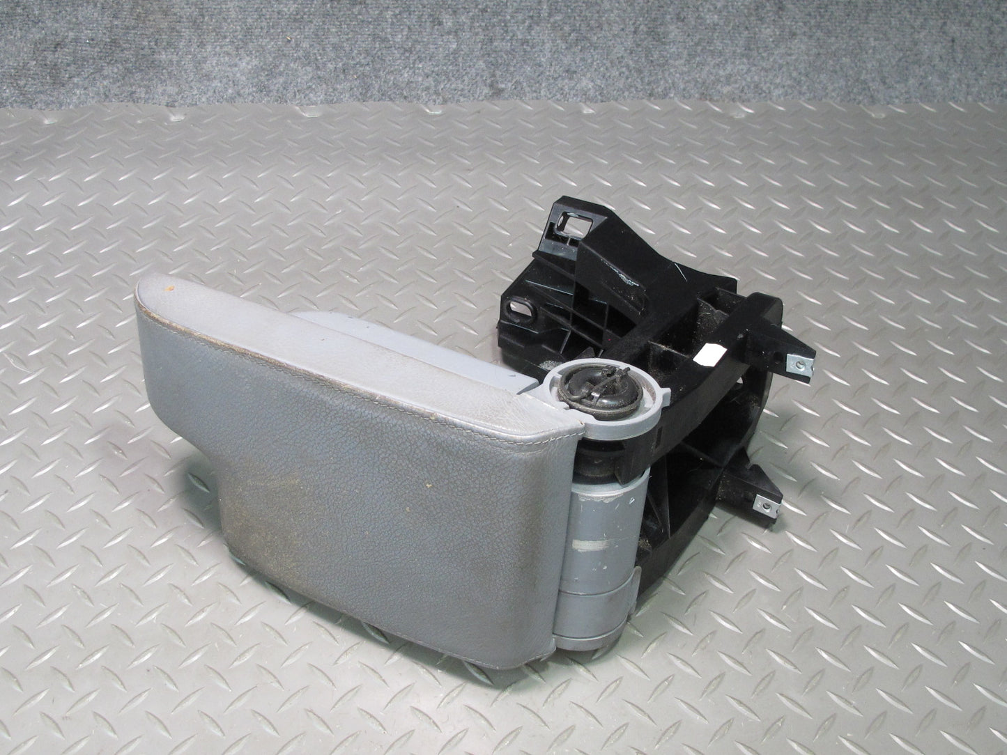 01-06 BMW E46 330Ci Convertible Center Console Leather Armrest Assembly OEM