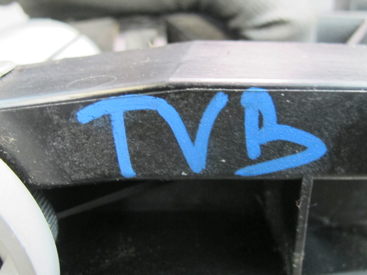 01-06 BMW E46 330Ci Convertible Center Console Leather Armrest Assembly OEM