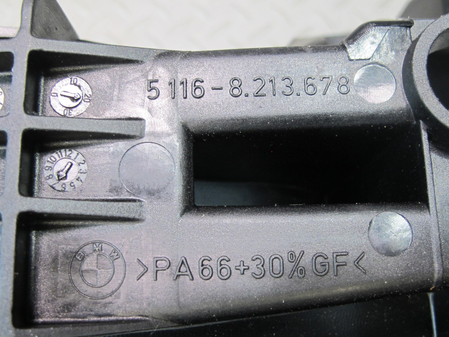 01-06 BMW E46 330Ci Convertible Center Console Leather Armrest Assembly OEM