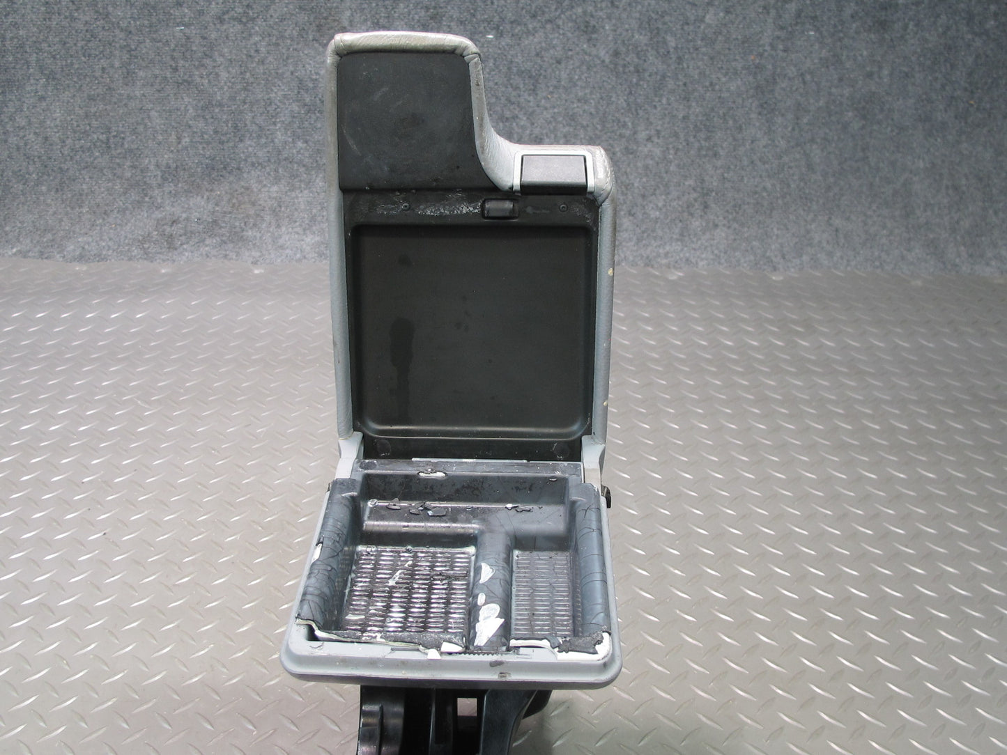 01-06 BMW E46 330Ci Convertible Center Console Leather Armrest Assembly OEM