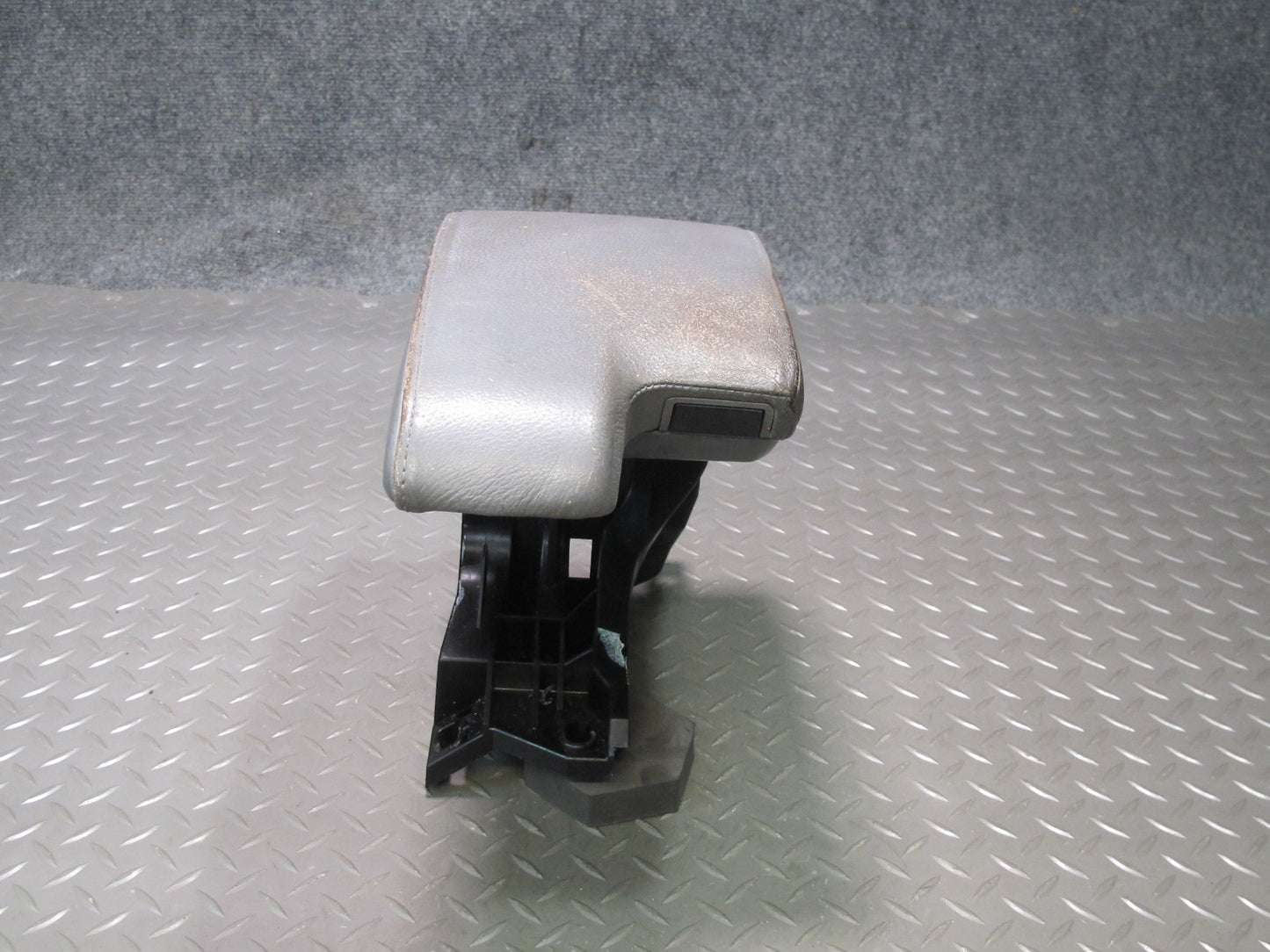 01-06 BMW E46 330Ci Convertible Center Console Leather Armrest Assembly OEM