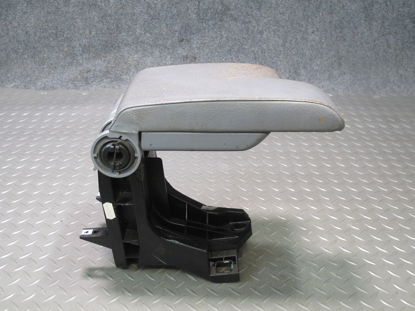 01-06 BMW E46 330Ci Convertible Center Console Leather Armrest Assembly OEM